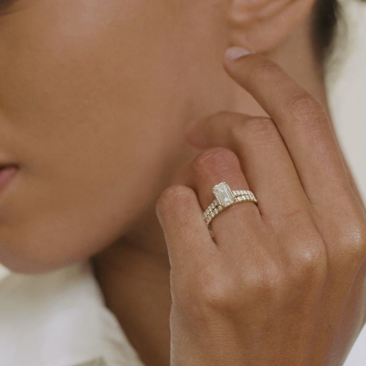 The Cathedral | Emerald | Platinum | bandAccent: Pavé | diamondOrientation: vertical | caratWeight: other