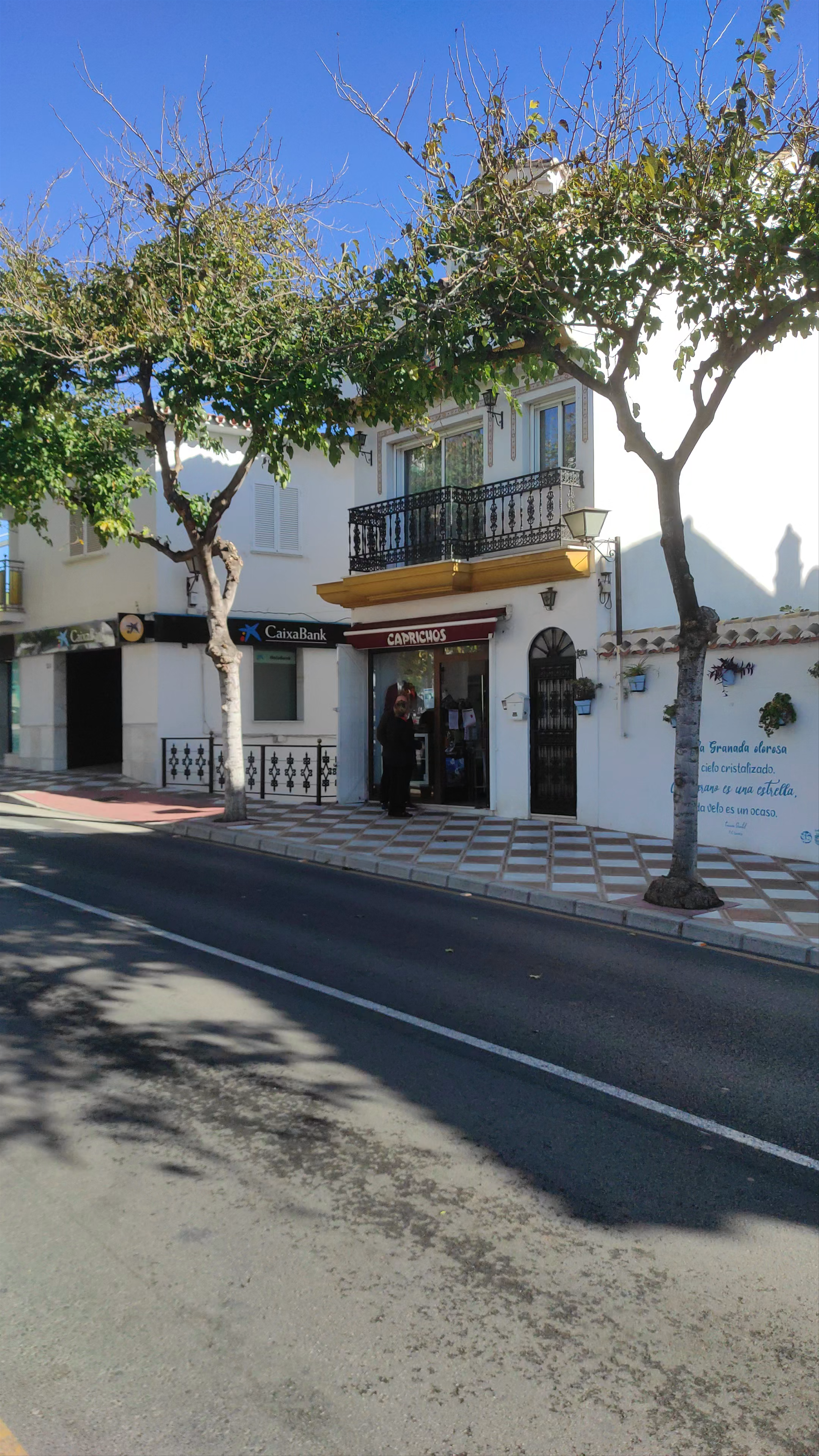 Av. Juan Luis Peralta