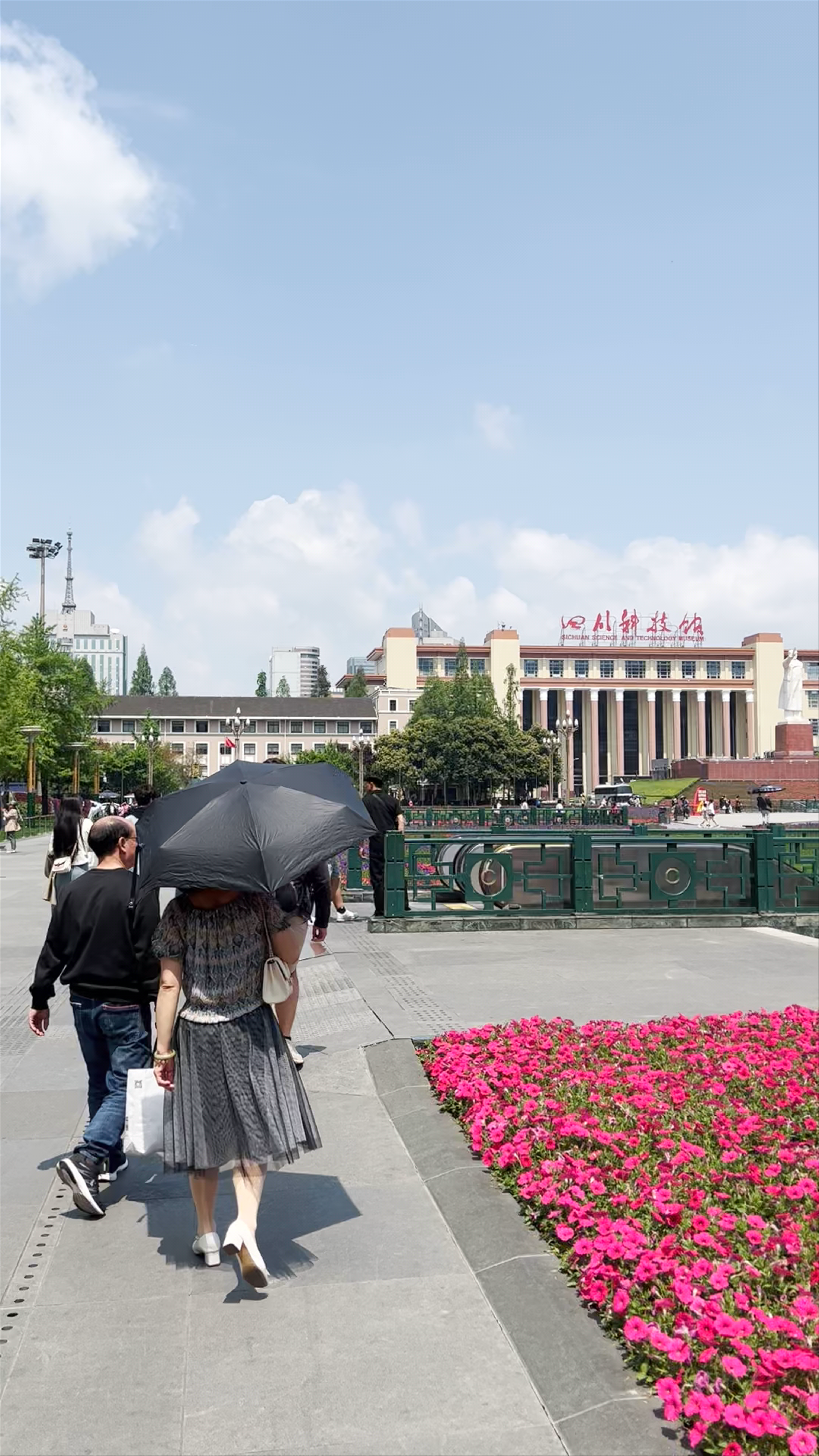 Tianfu Square: Vibrant Urban Heart of Chengdu