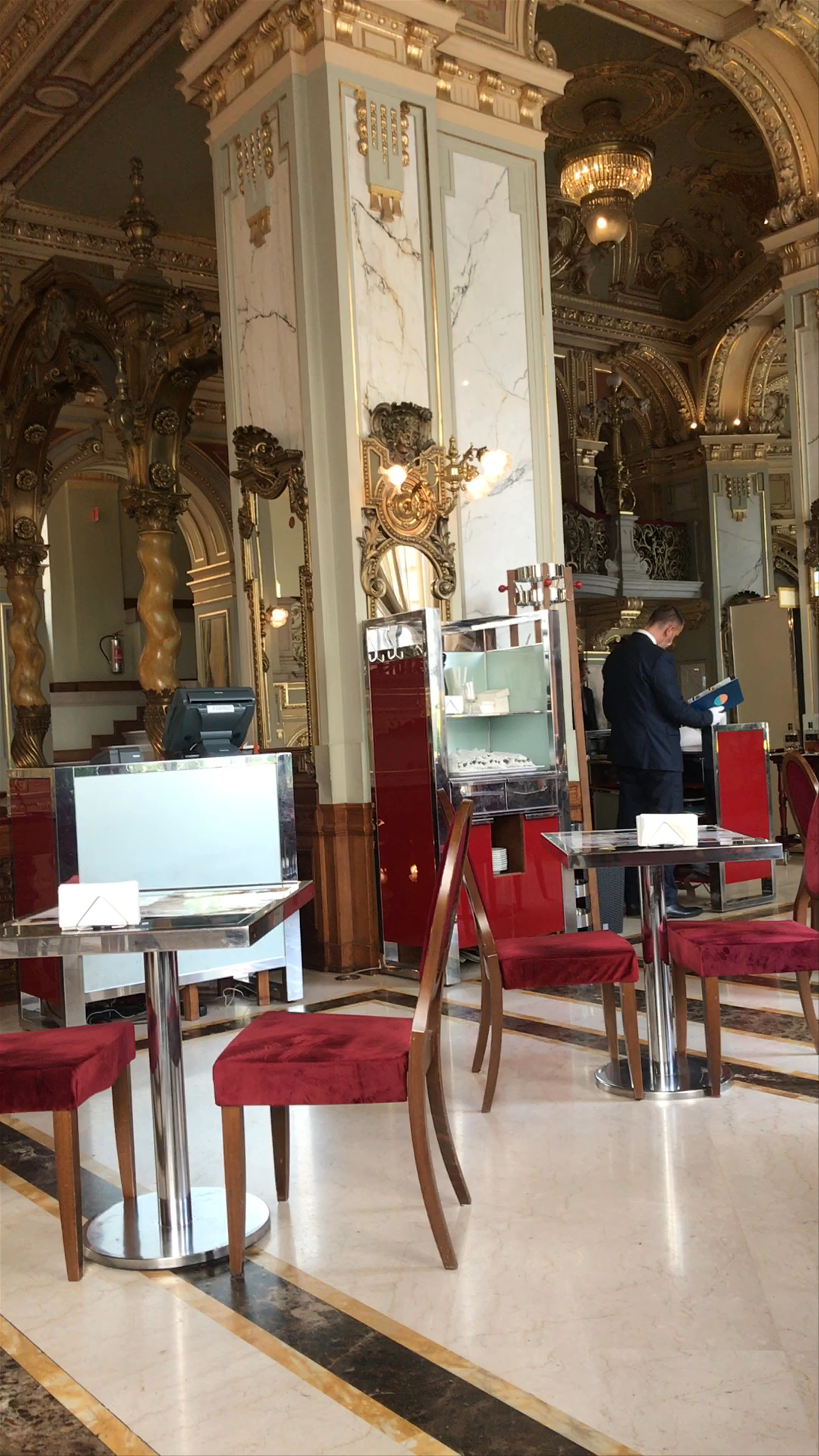 Café New York: Luxurious Historic Charm in Budapest