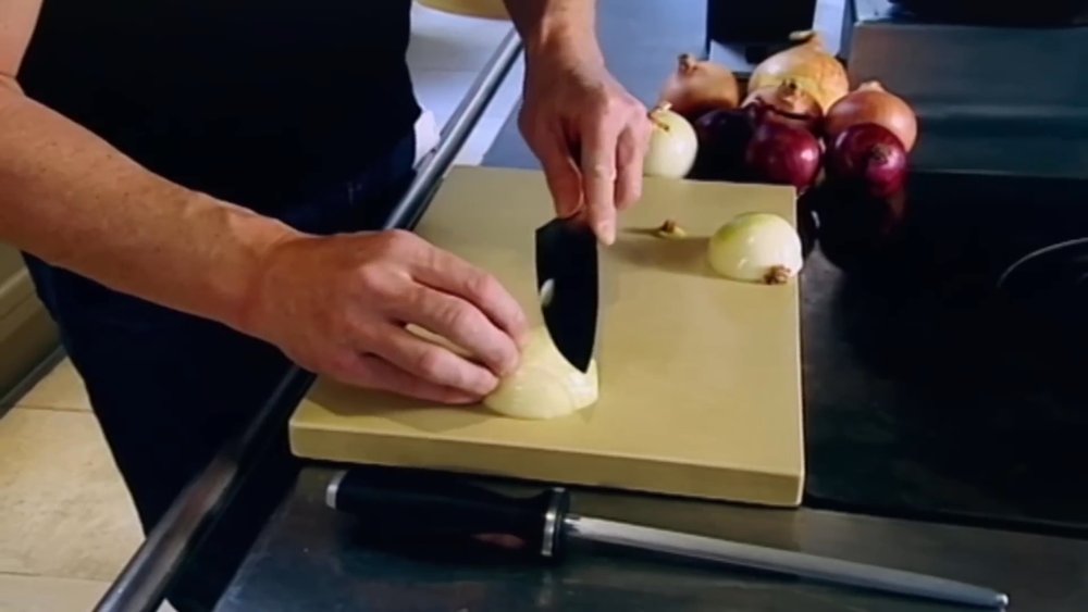 How to Cut Onions