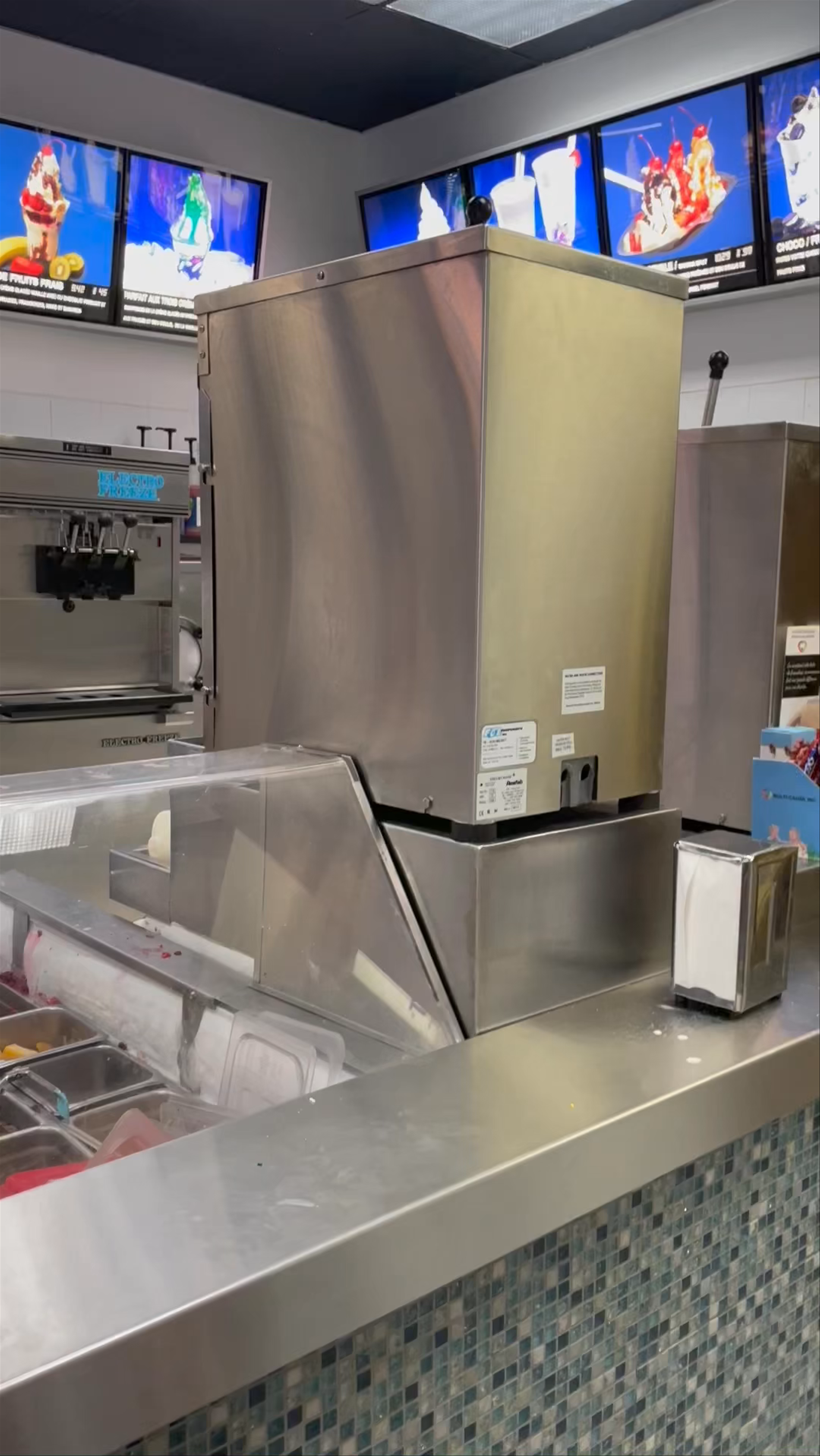 Crémerie Pineault: Frosty Delights in Laval
