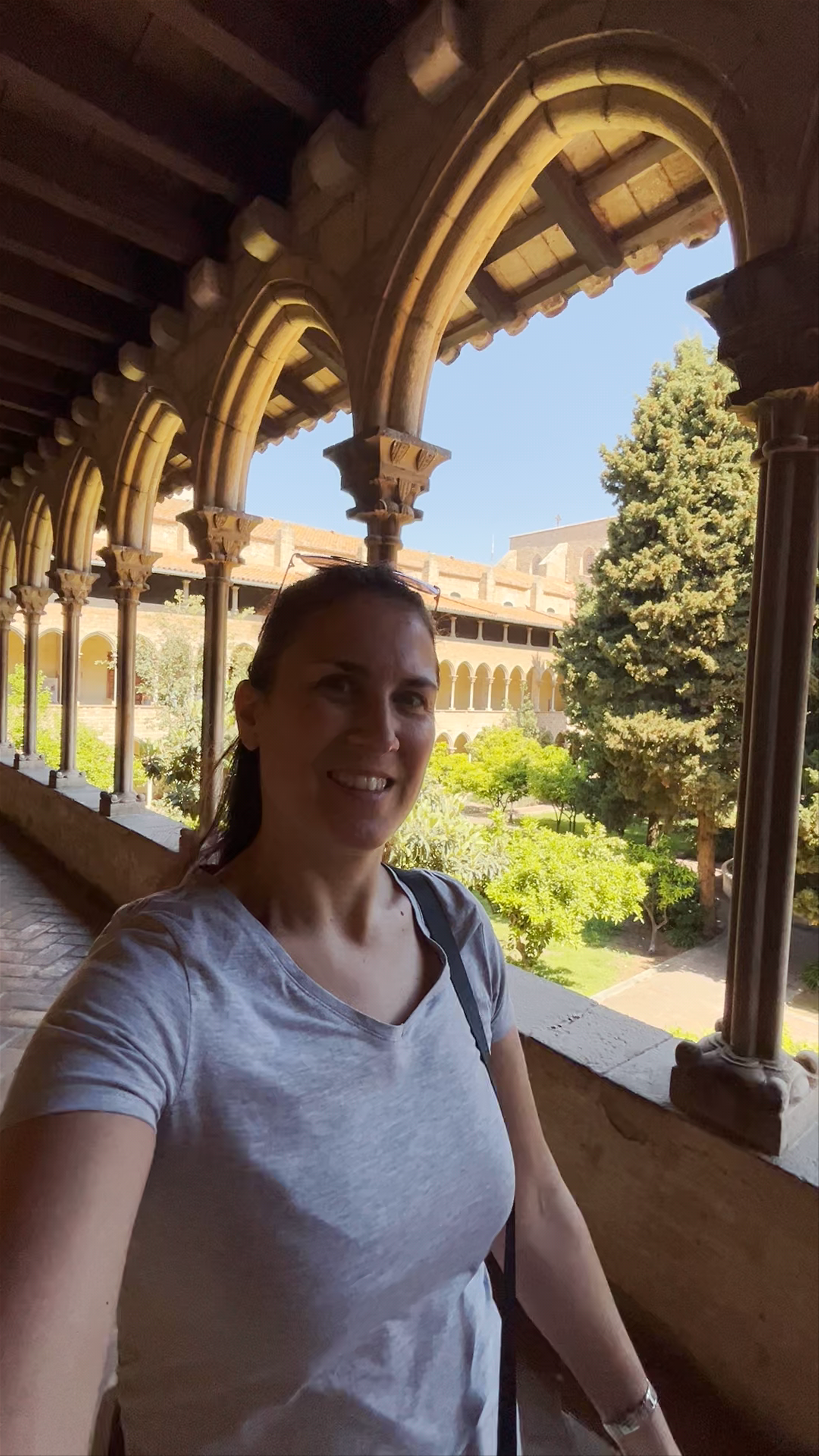 Claustro del Real Monasterio de Santa Maria de Pedralbes: Barcelona's Gothic Sanctuary