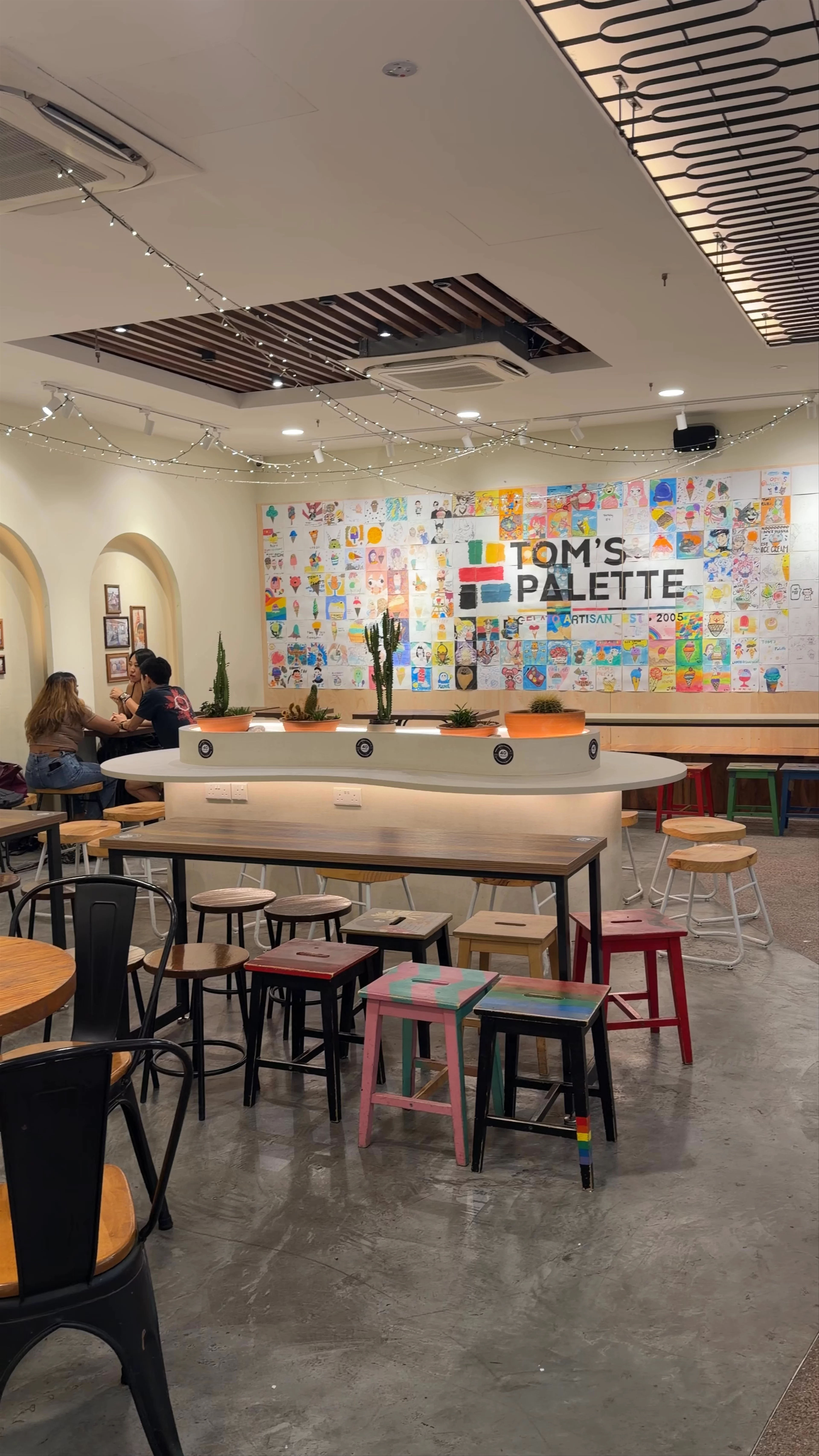 Tom's Palette, Bugis