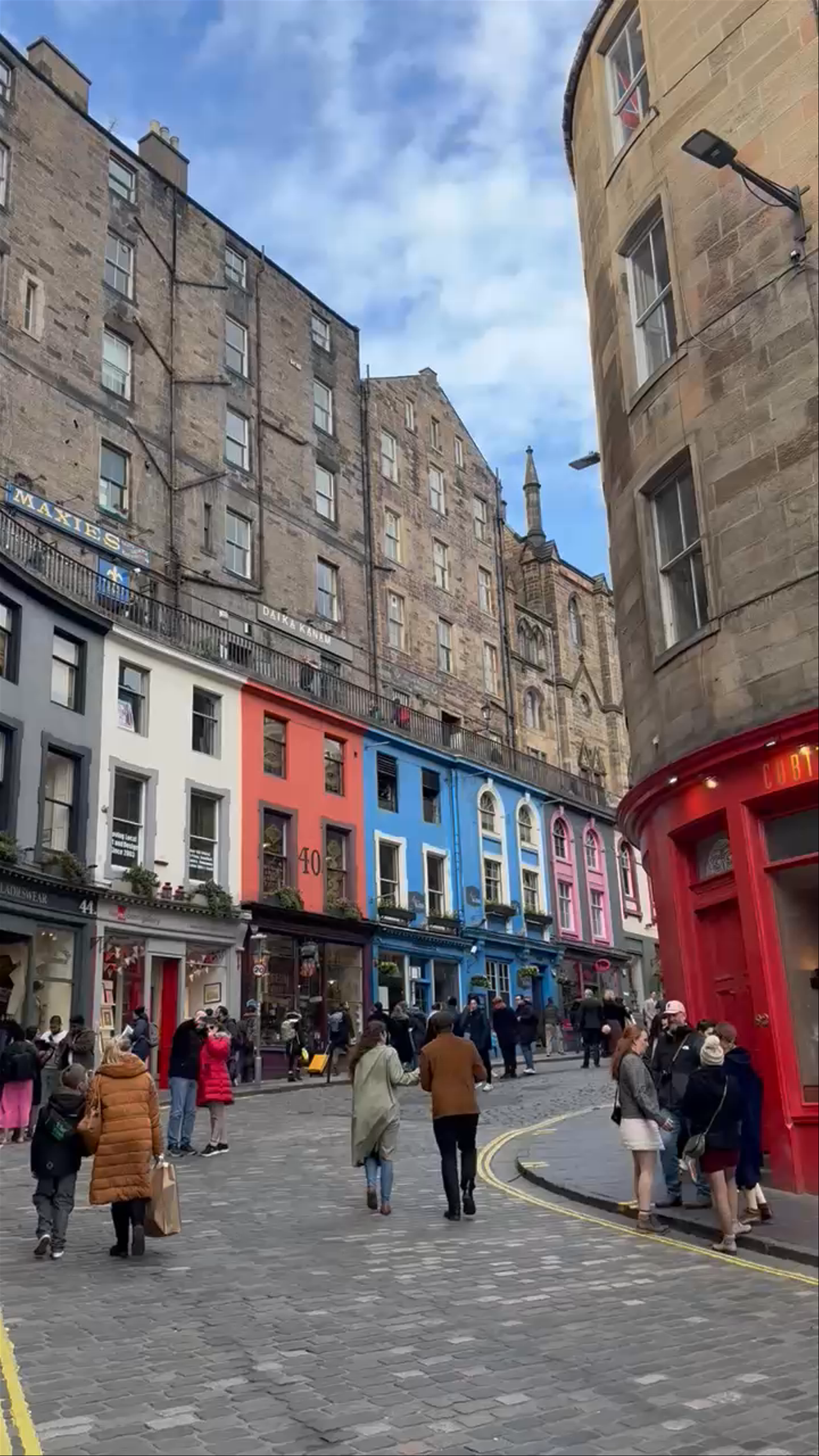 Victoria Street: Edinburgh’s Colorful Historic Walkway