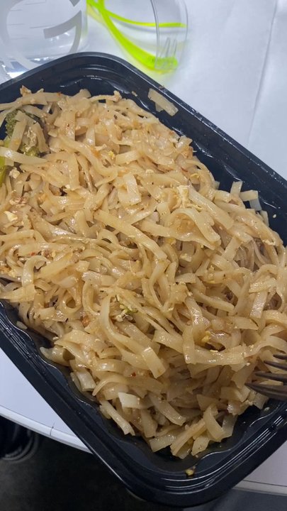 Thai Valley - I ordered beef pad see ew and this is what I got. No meat just noddles n its not even the right noddles for pad see ew. Iam extremely upset. - Thai Near Me - Everett, Washington