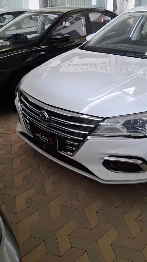 ام جي 5 STD 2023