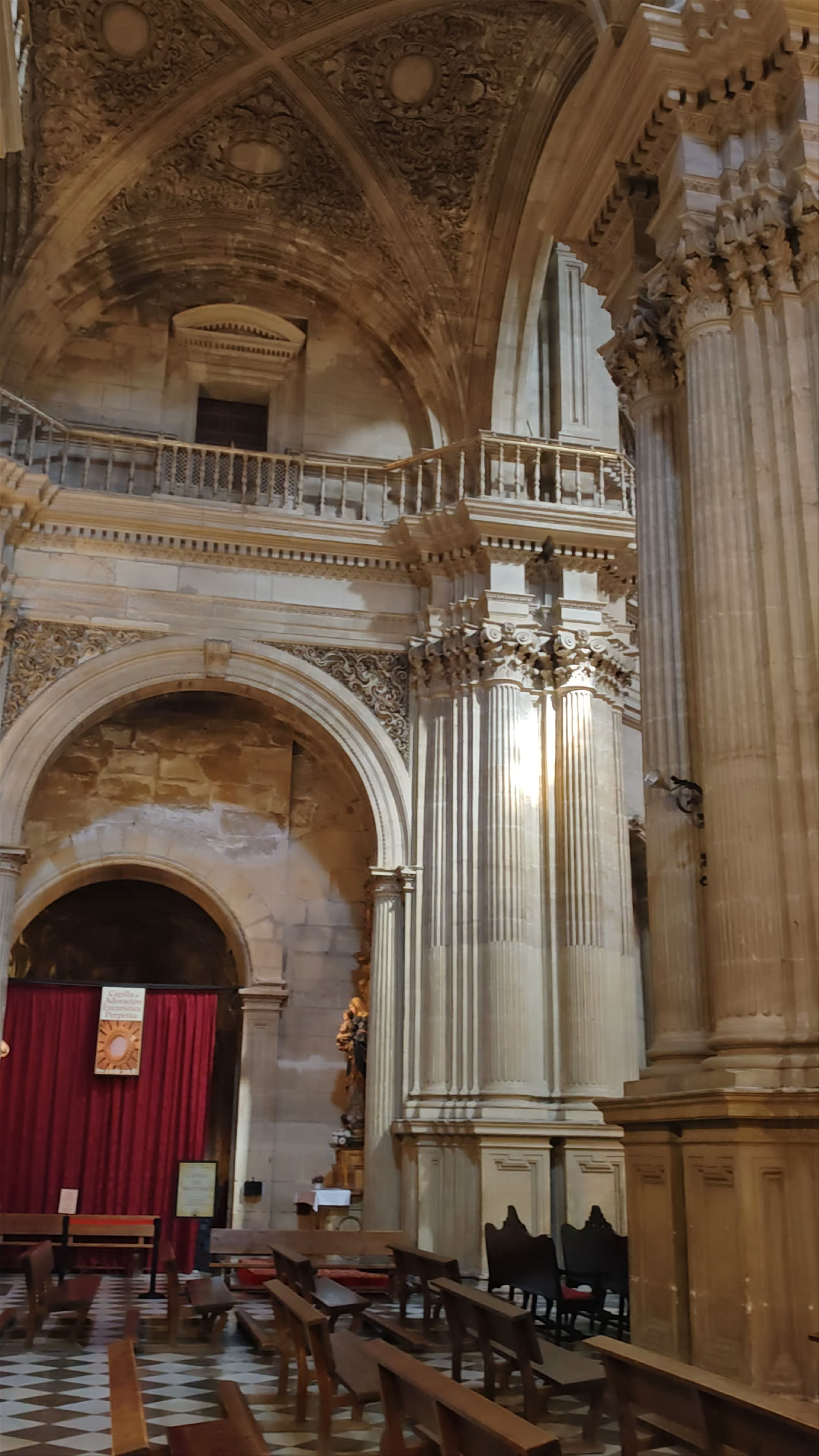 Iglesia Parroquial del Sagrario: Architectural Grandeur in Granada