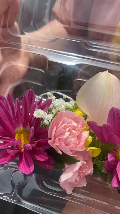 Island Leis & Bouquets - Did better than what I was imaging it would look like. - Florists Near Me - Carson, California