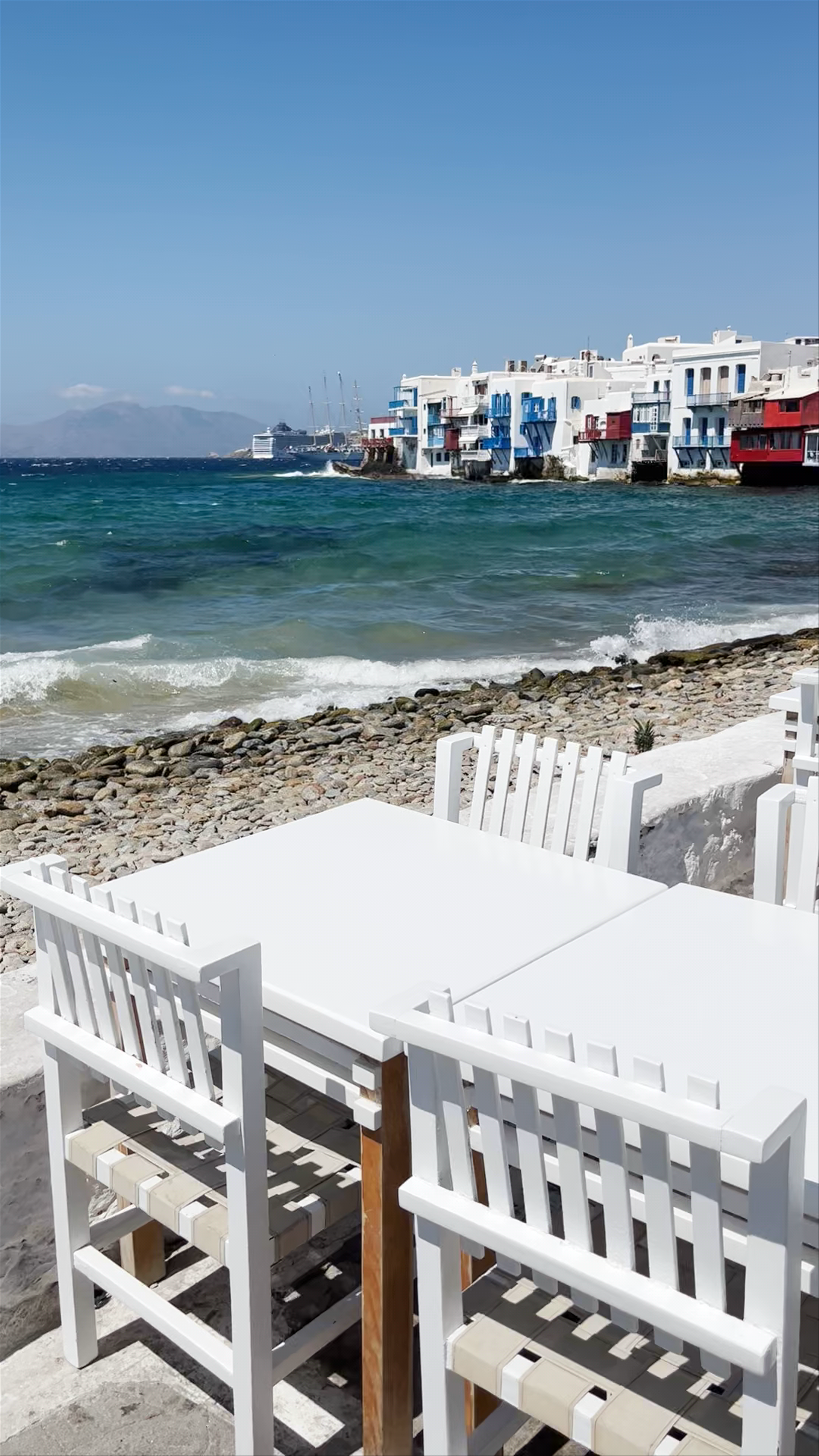 Nice n Easy: Seaside Charm in Mykonos