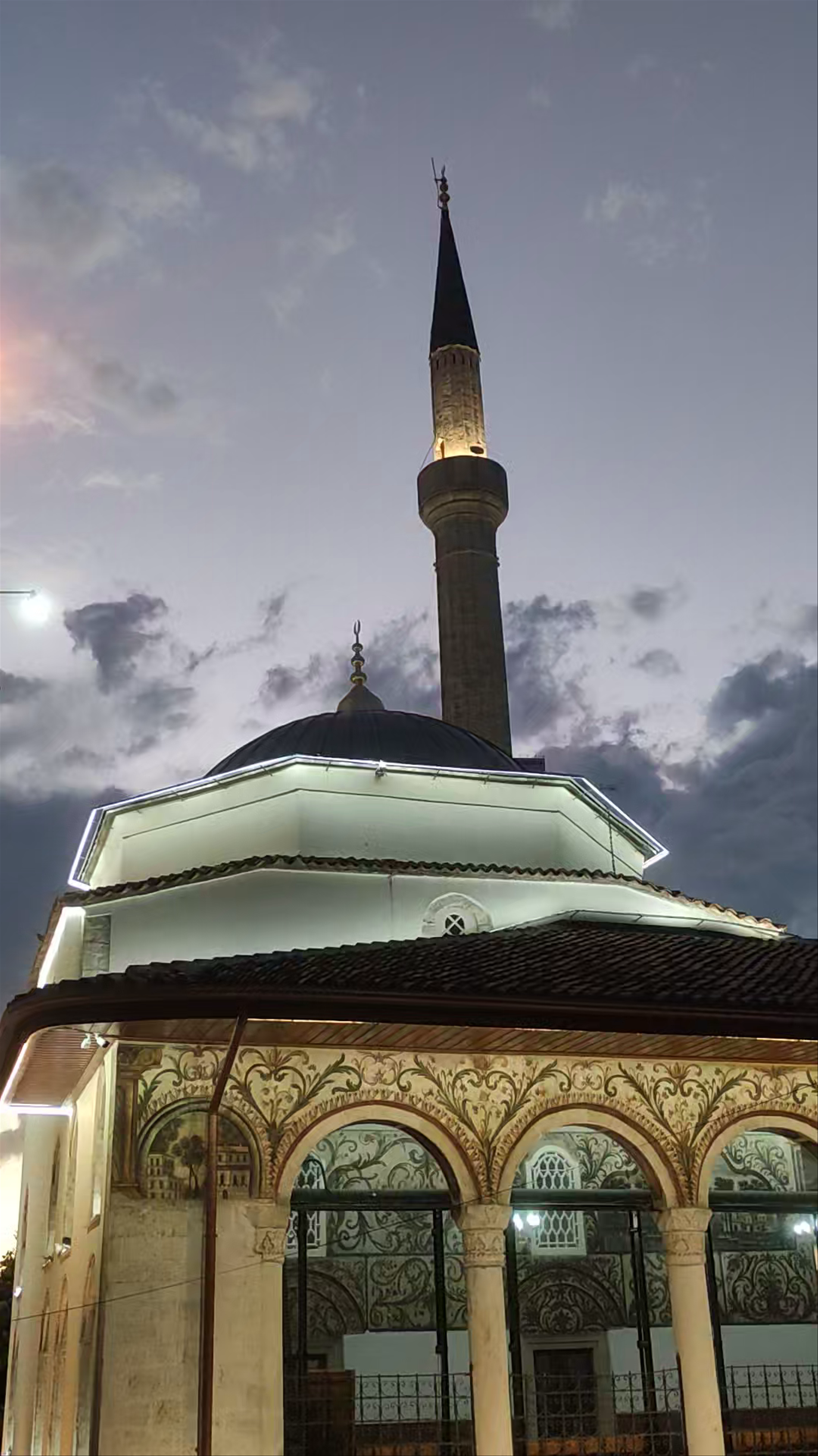 Mezquita de Et'hem Bey at Dusk: Historic Beauty in Tirana, Albania