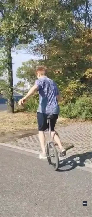 riu submission: Foot plants flip