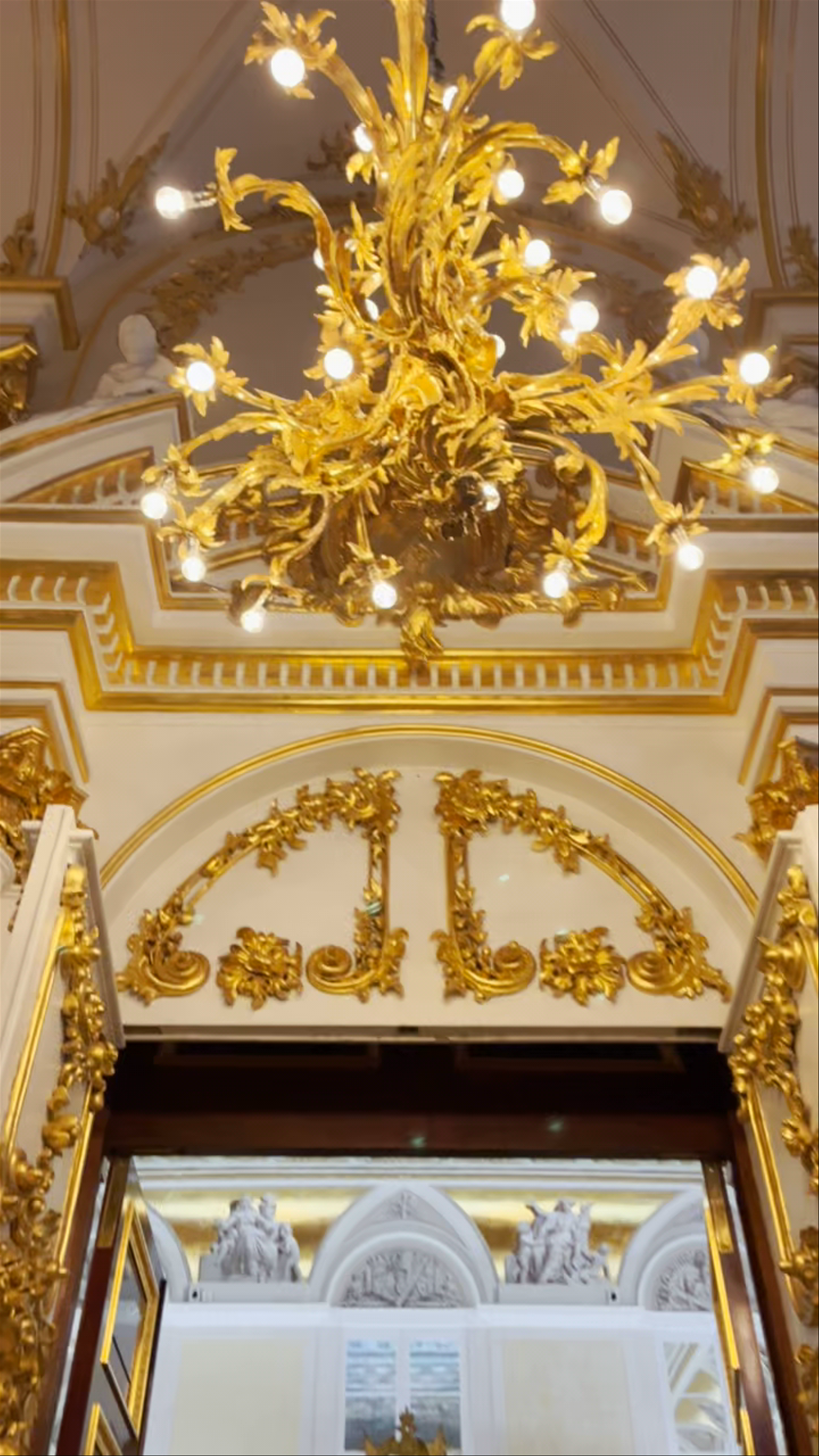 Winter Palace: Majestic Baroque Splendor in Saint Petersburg