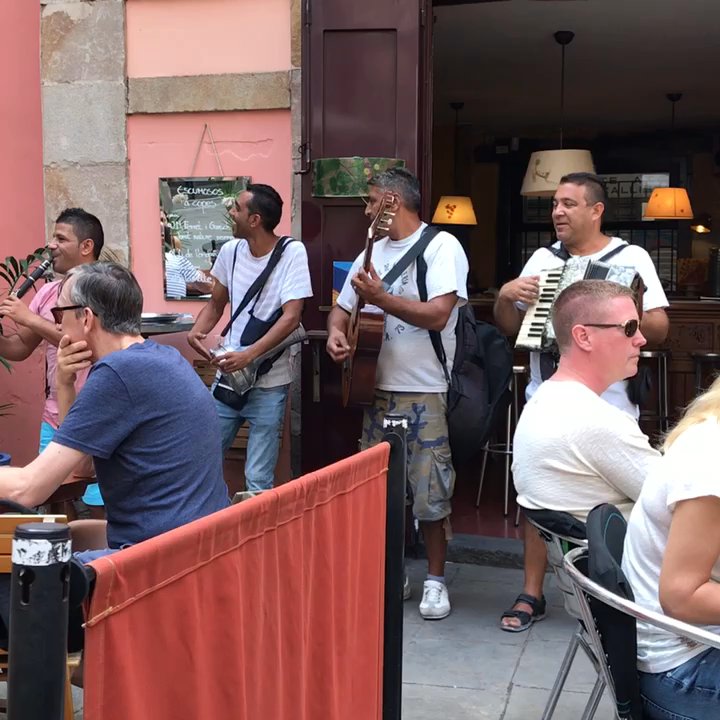 bubó Bar - Entertaining the guests with lovely live music - Breakfast & Brunch Near Me - Barcelona, B