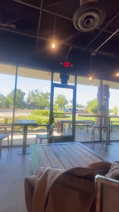Pause Coffee House - Open seating. Cozy and spacious, there's plenty of seating. We saw them making fresh OJ! They also have iced water near by for free. - Coffee & Tea Near Me - Fair Oaks, California