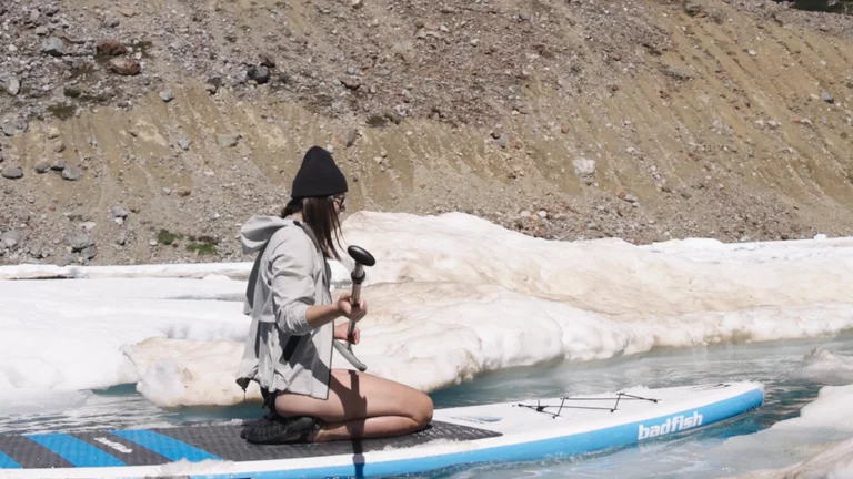 A woman on SUP on lake.