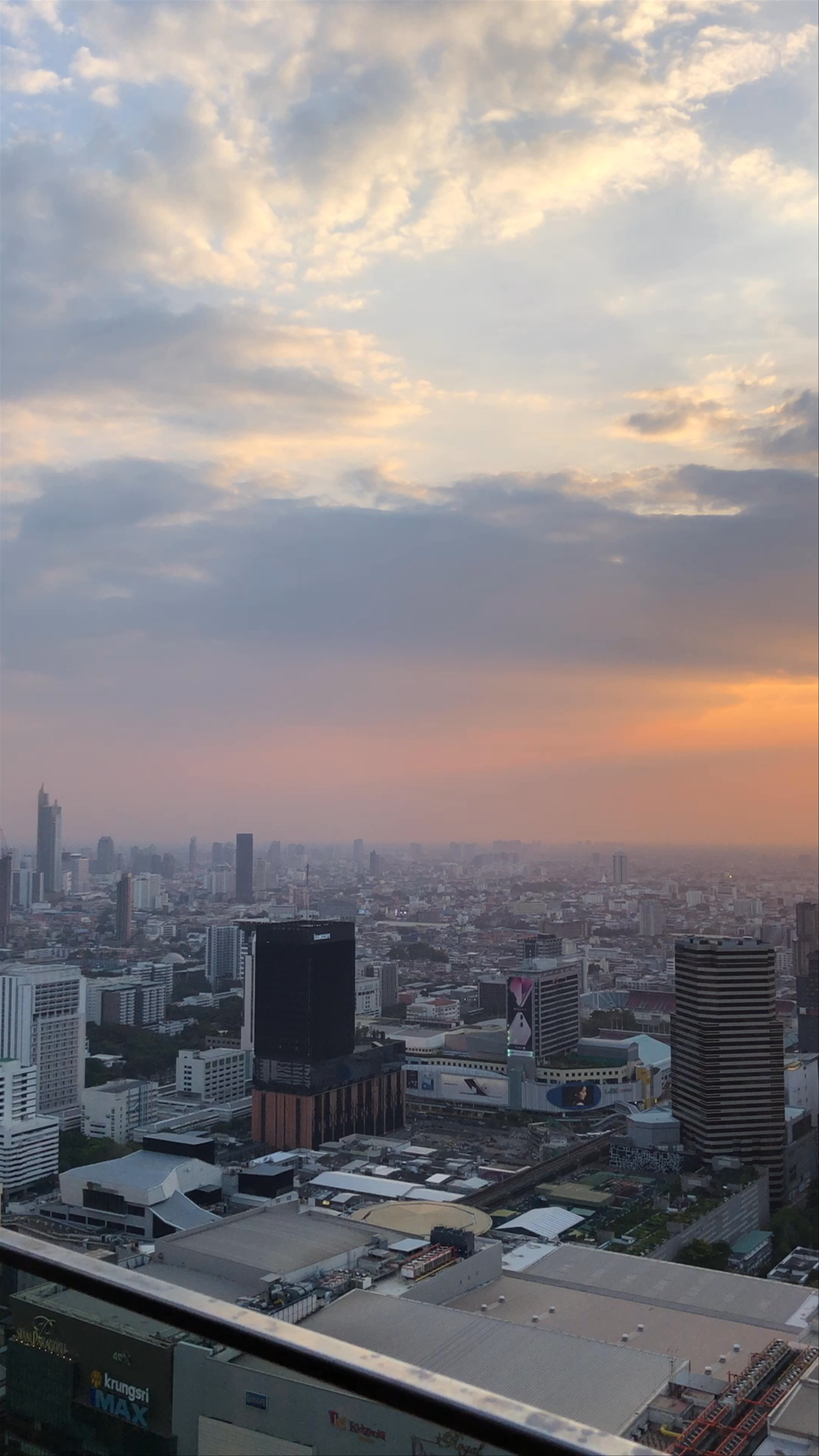 Red Sky Restaurant & Red Sky Bar at Centara Grand at centralwOrld