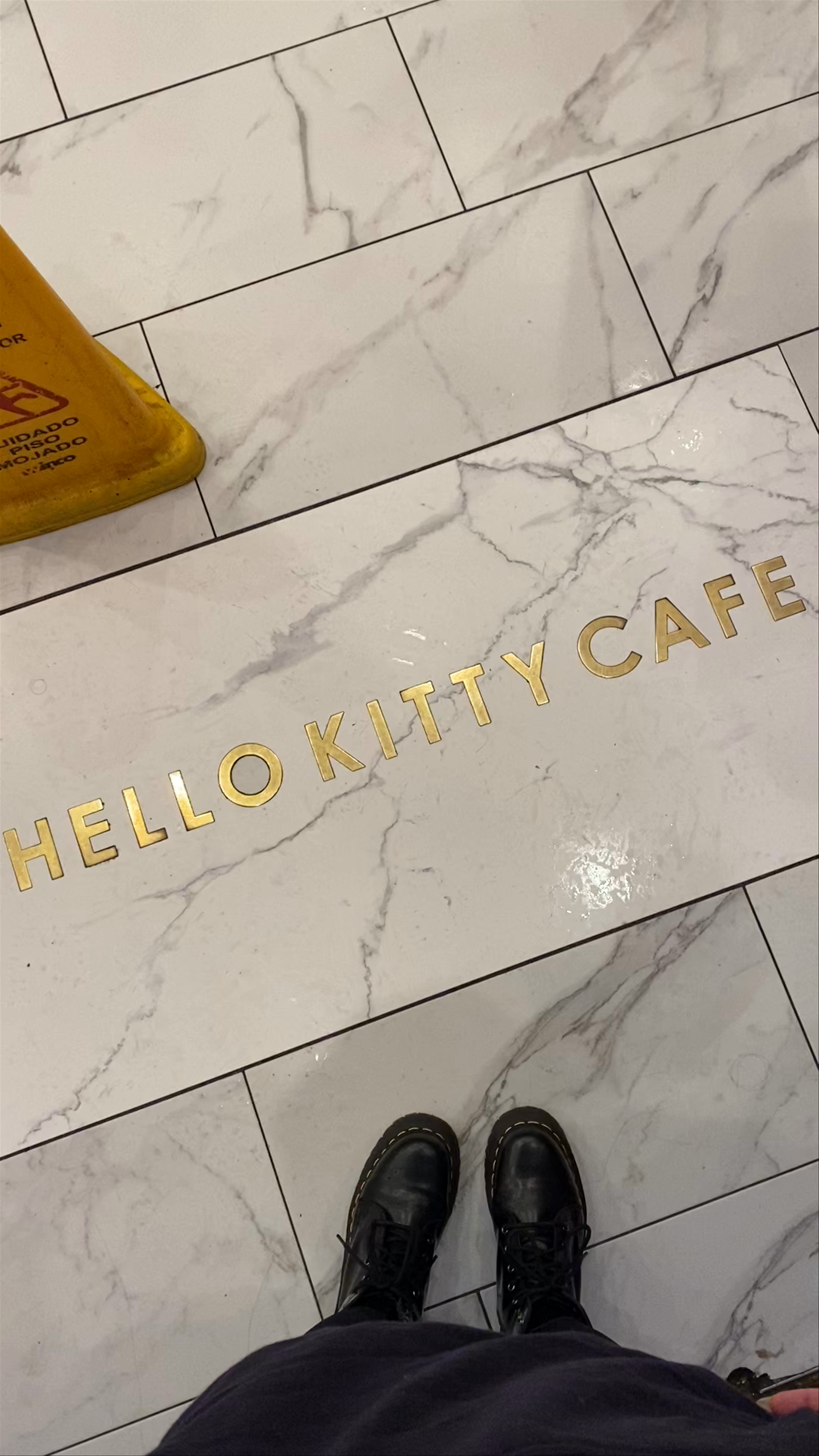 Hello Kitty Café