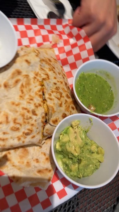 Momo's Cafe - Yummy chicken quesadilla - American Near Me - Vallejo, California