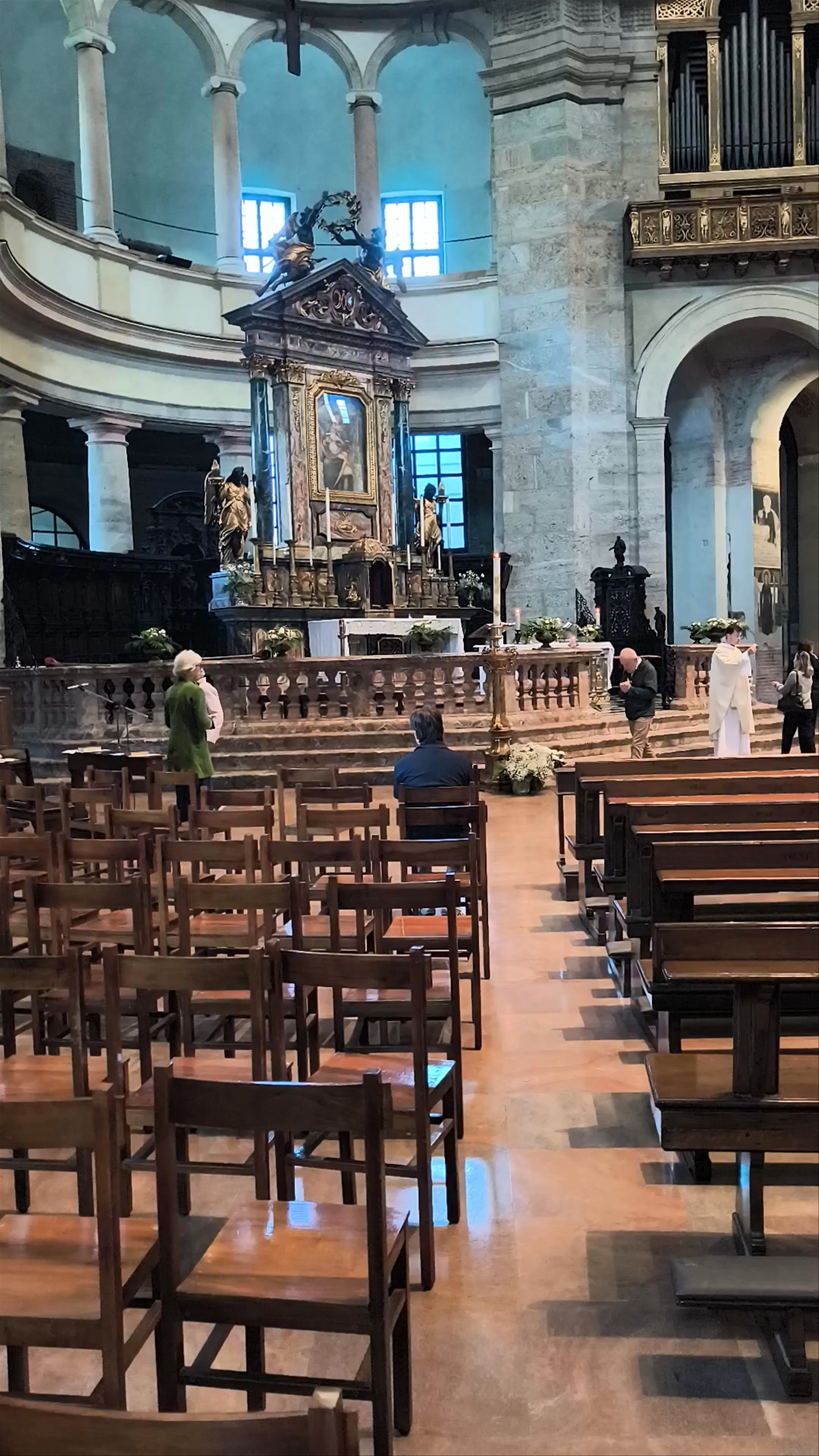 Basilica di San Lorenzo Maggiore: Spiritual Majesty in Milan