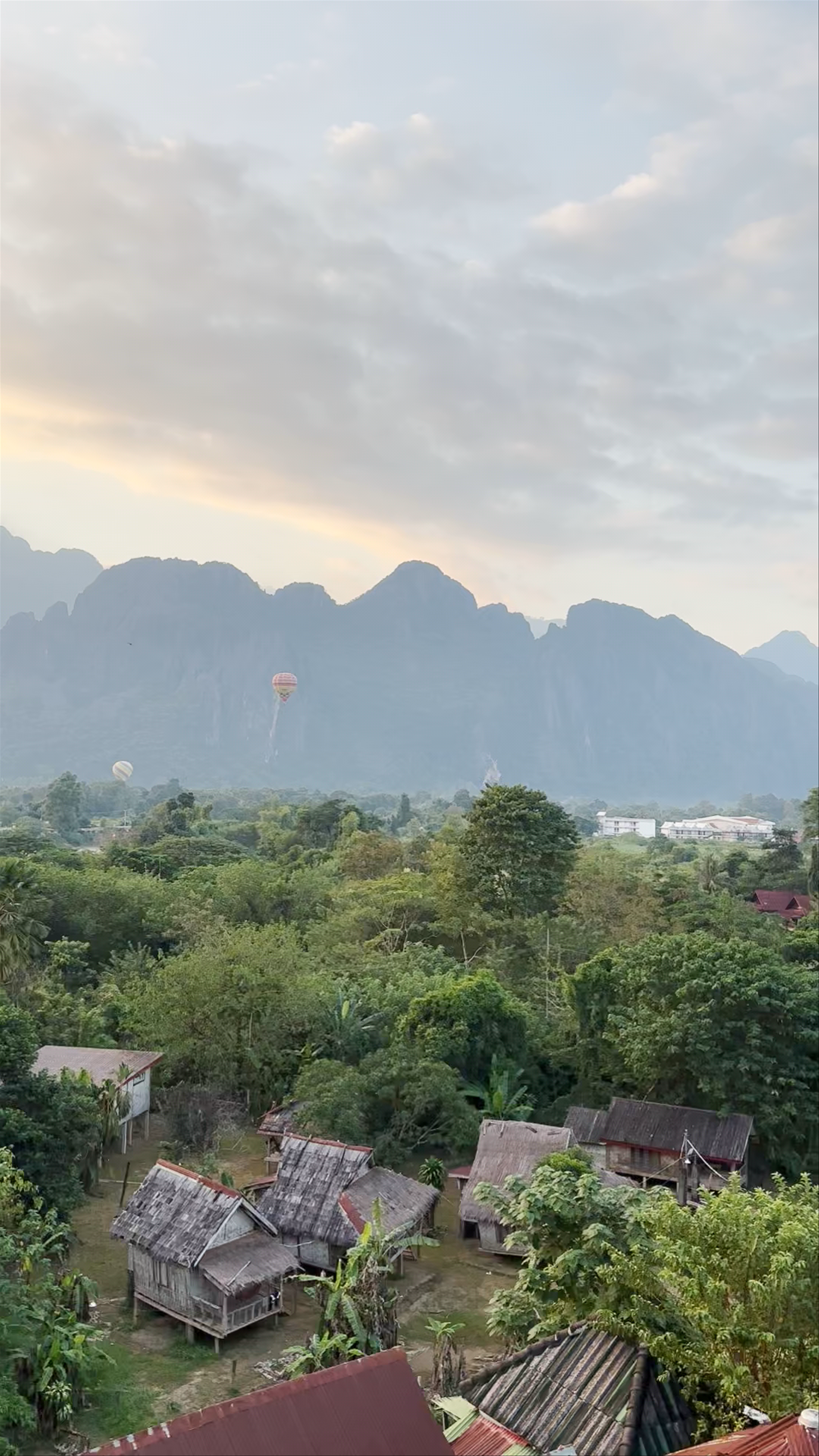 Bountang Mountain View Riverside Hotel