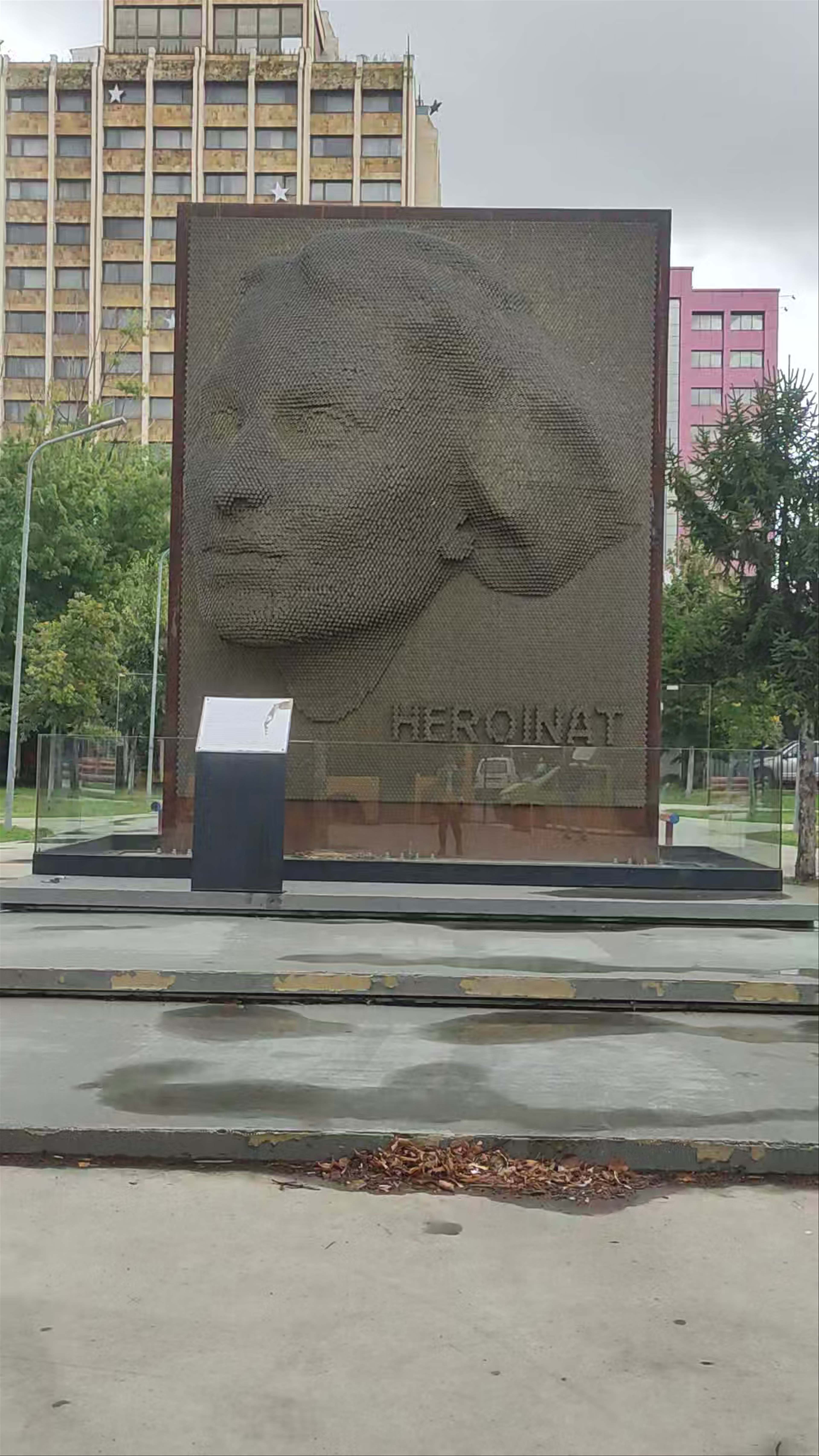 Memorial HEROINES - Memoriali HEROINAT, Pristina