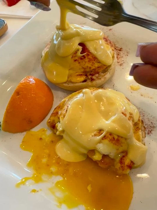 Keke's Breakfast Cafe - Eggs Benedict - Breakfast & Brunch Near Me - Clarksville, Tennessee