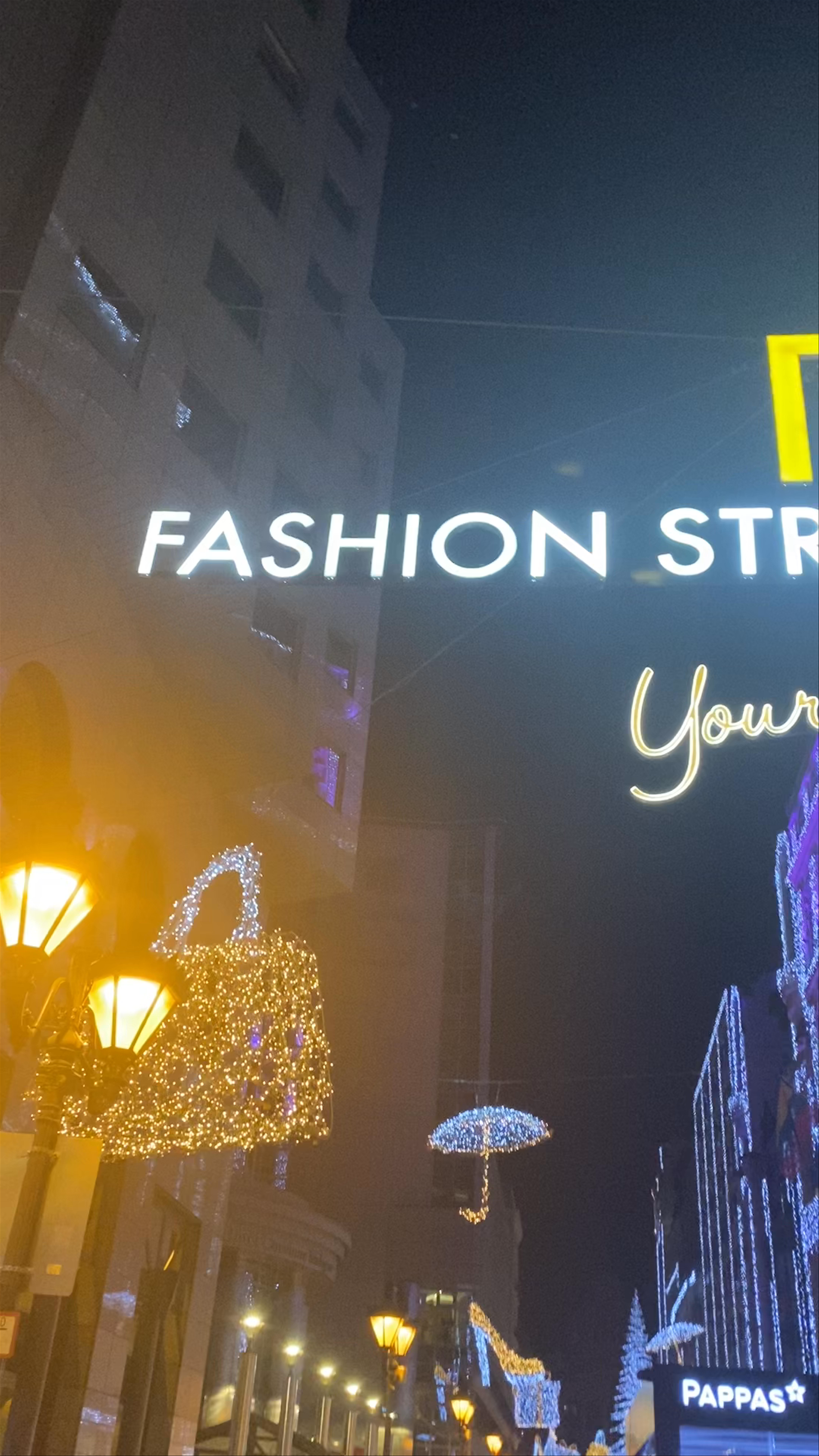 Fashion Street Budapest: Enchanting Night Shopping Experience