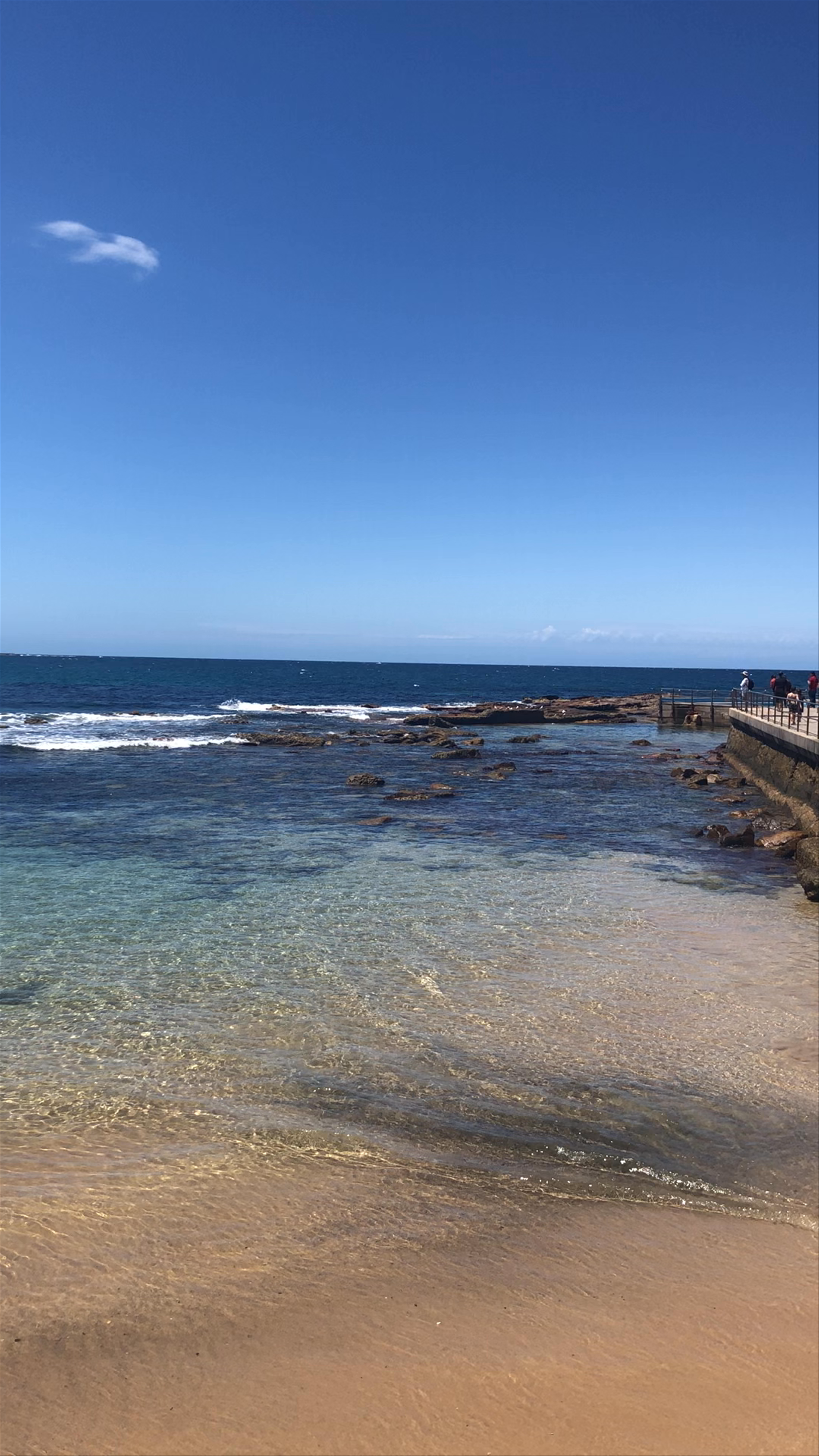 Dee Why Beach: Sunny Coastal Escape in New South Wales