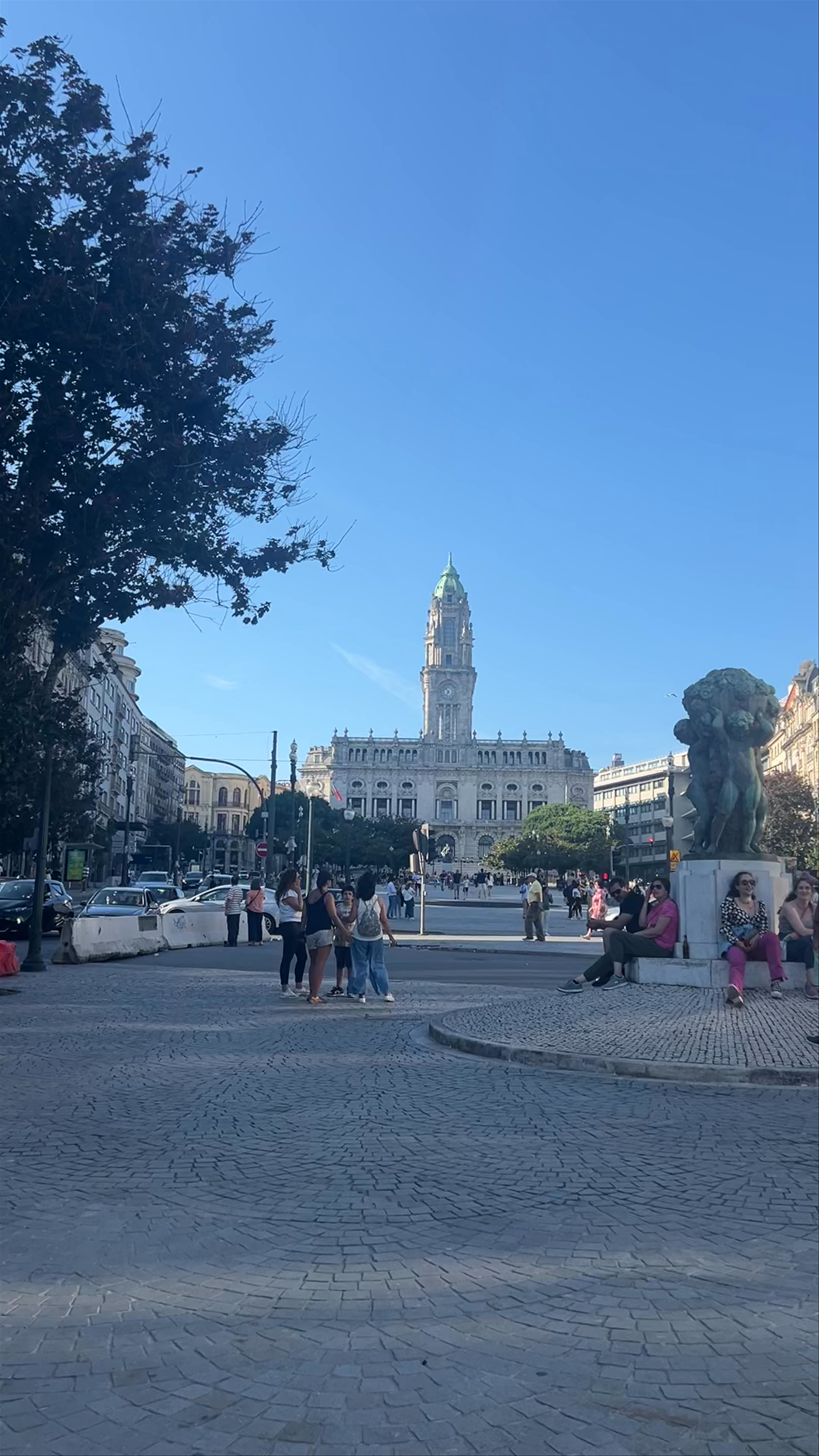 Praça General Humberto Delgado: Historic Urban Vibes in Porto