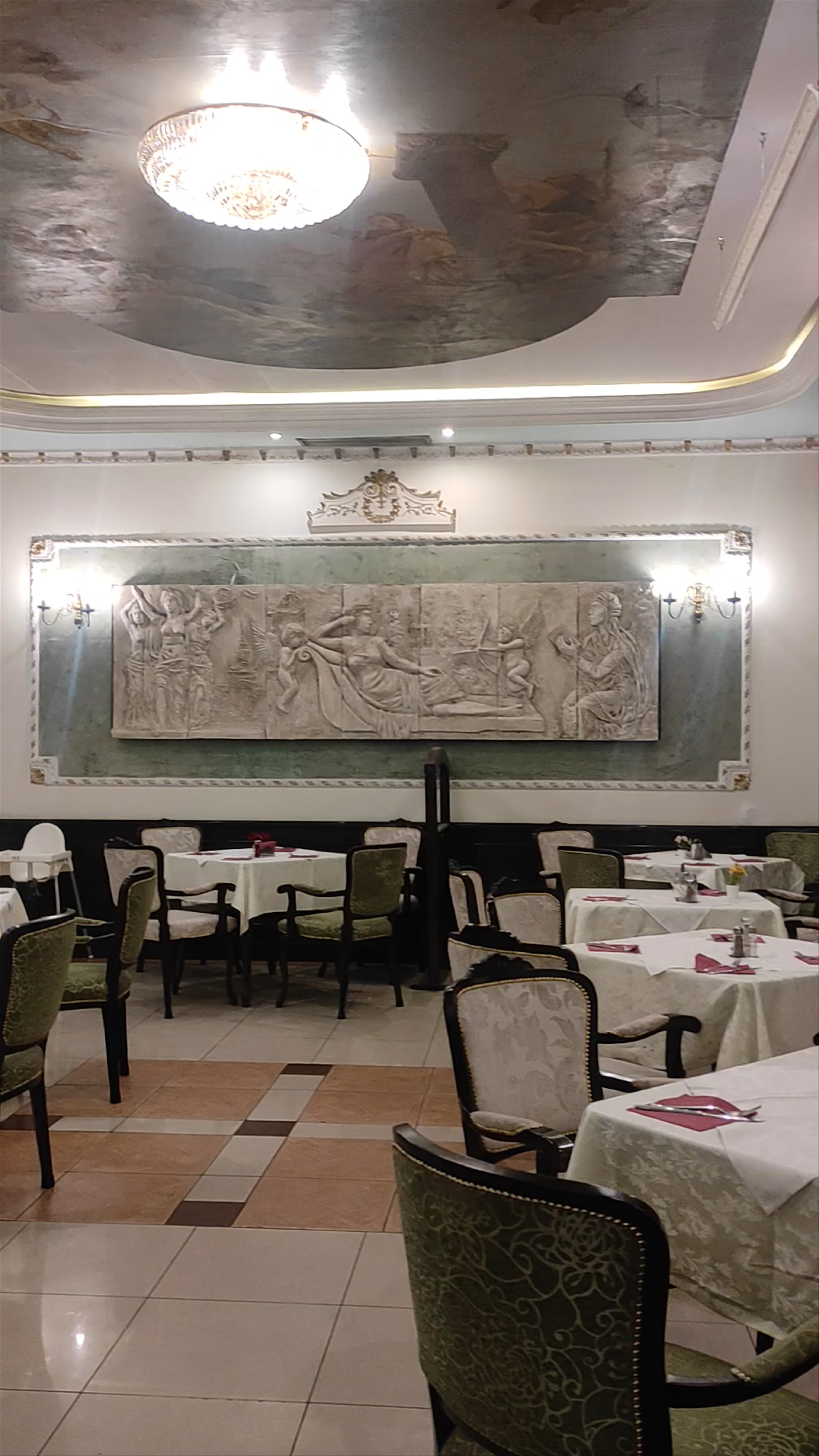 Queen's Astoria Design Hotel