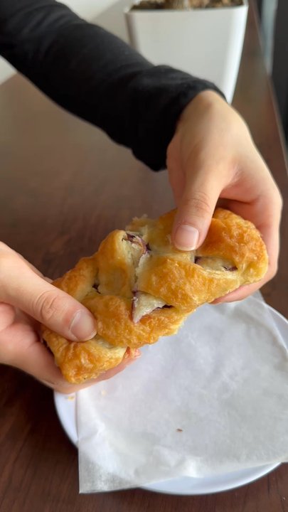 Vespr Coffeebar - Berry Strudel - Coffee & Tea Near Me - Orlando, Florida