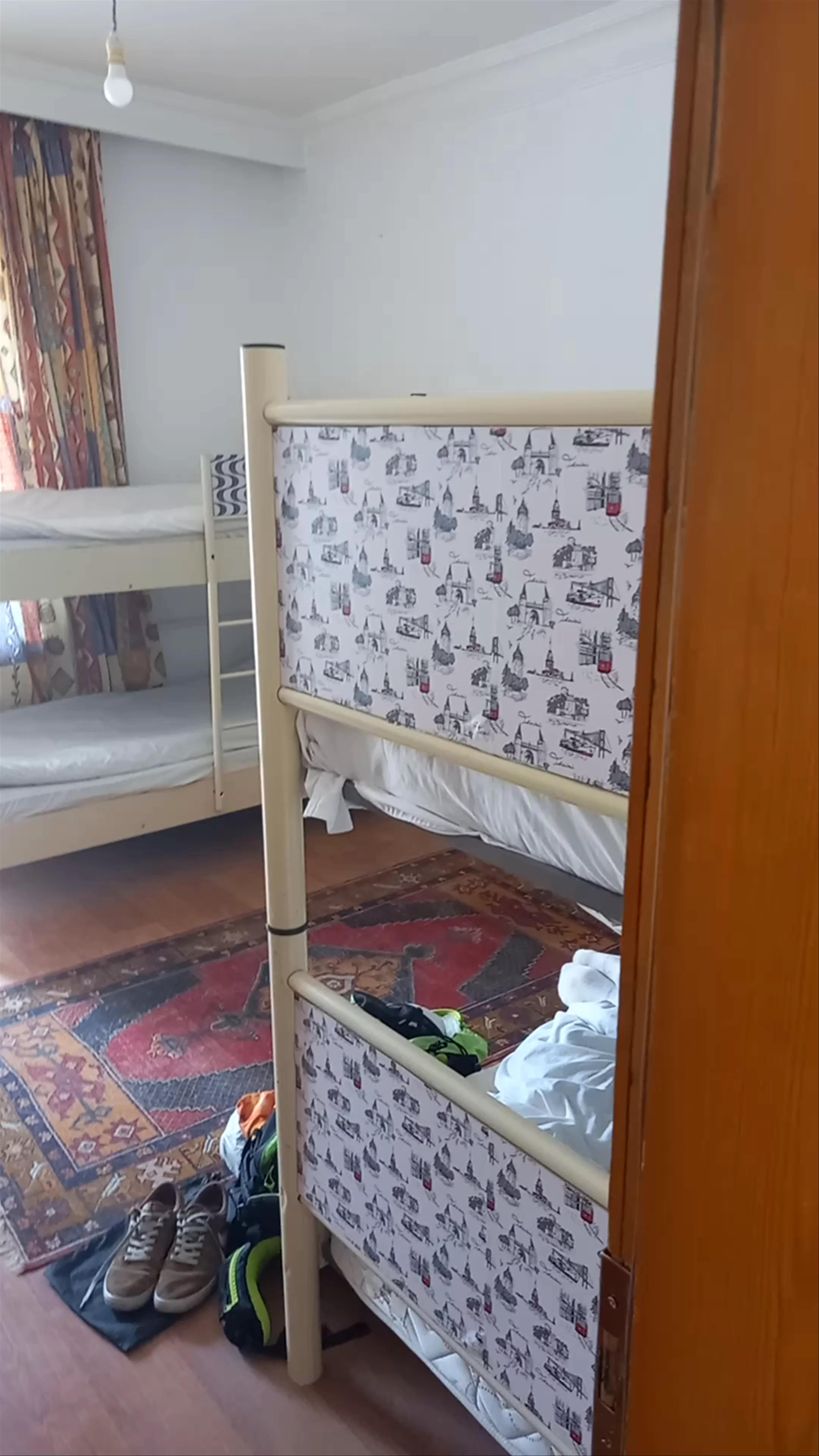Kose hostel, Ragıp Üner Caddesi