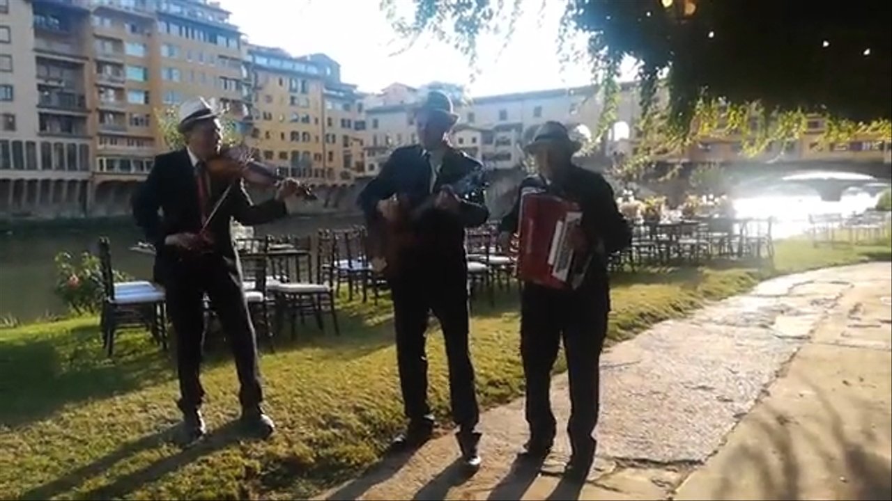 The Tuscany Folk Band - Tu Vuò Fà L'Americano - video