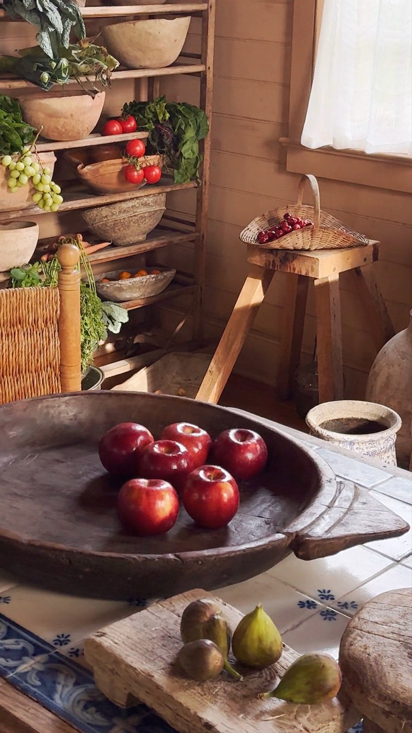 Large Parat Bowl, Dark Wood