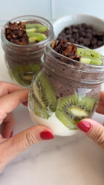 Kiwi Chia Yoghurt Pot | alicelovesbreakfast
