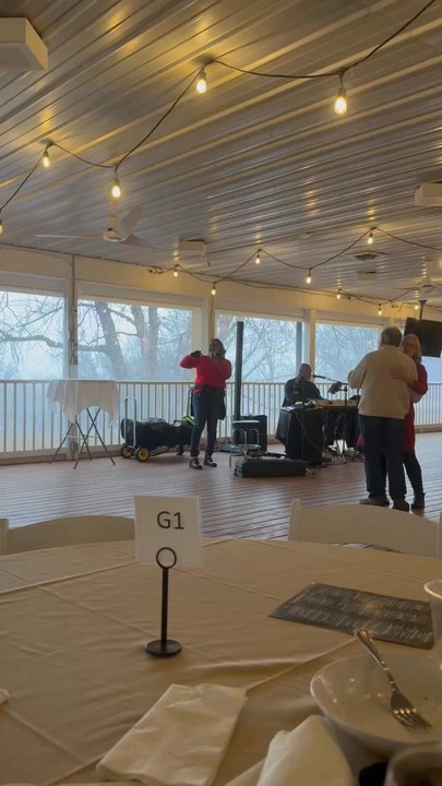 Defiance Ridge Vineyards - What a voice! - Wineries Near Me - Defiance, Missouri