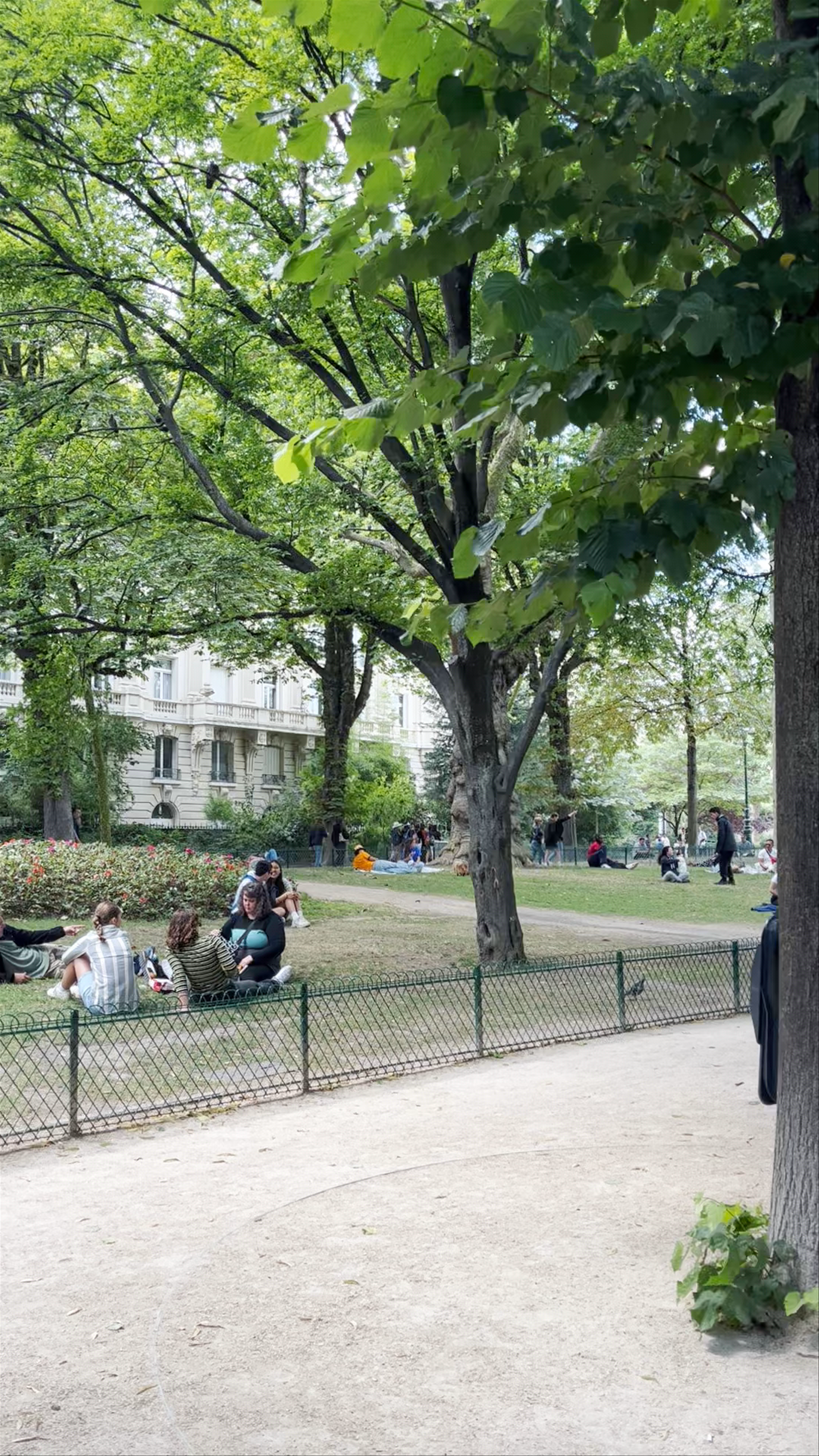 Jardin de la Tour Eiffel: Urban Oasis in the Heart of Paris