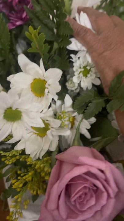 Albertsons - Video of how the bouquet arrived and us trying to put together to return - Grocery Near Me - Redlands, California