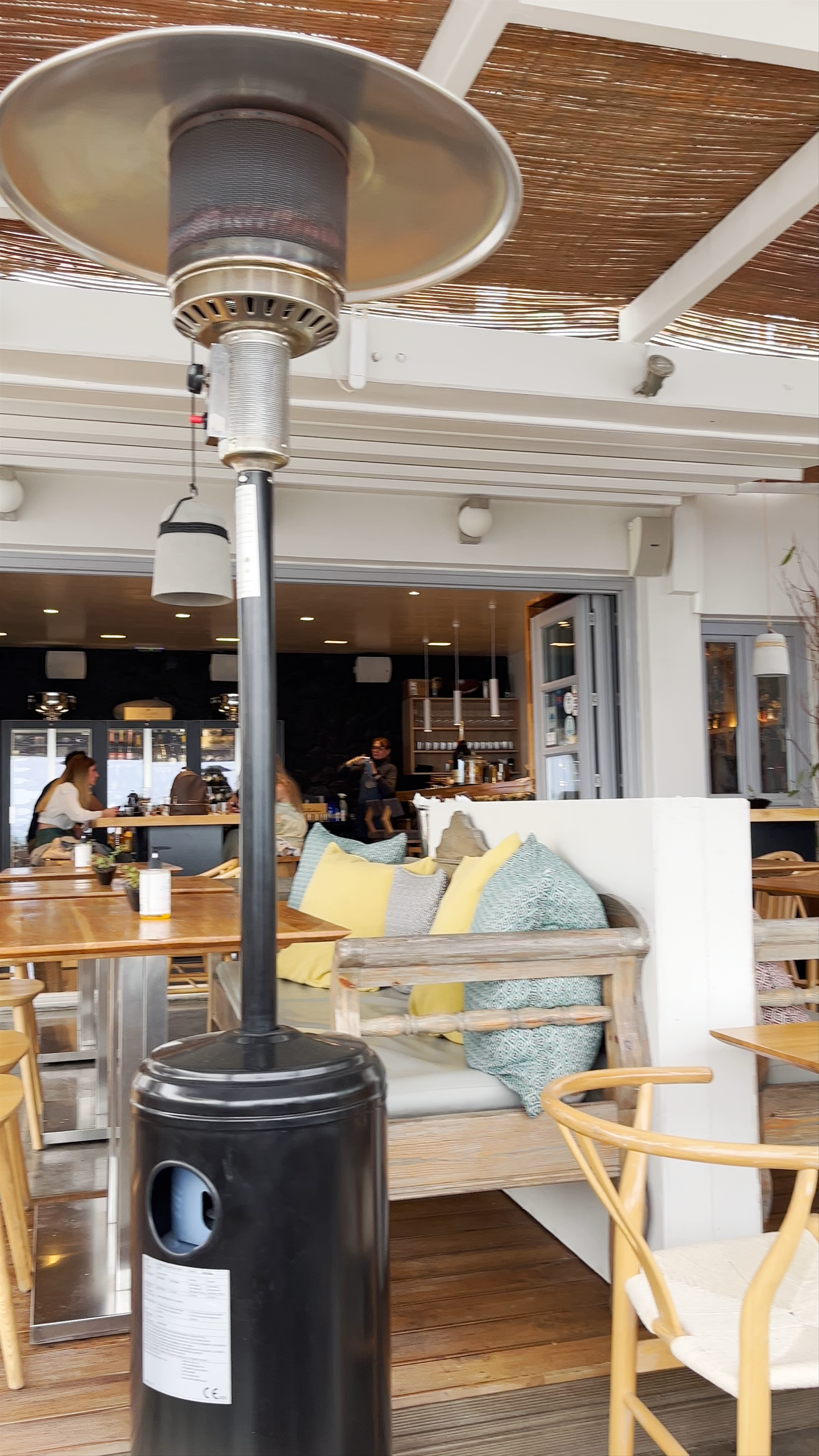 Idol Restaurant Bar: Cozy Dining with Caldera Views in Fira, Santorini