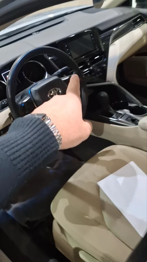 تويوتا كامري LE 2023