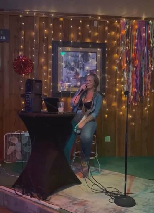 Dave's Pubb - Madi on Karaoke night with Peytan Porter - Pubs Near Me - Tetonia, Idaho