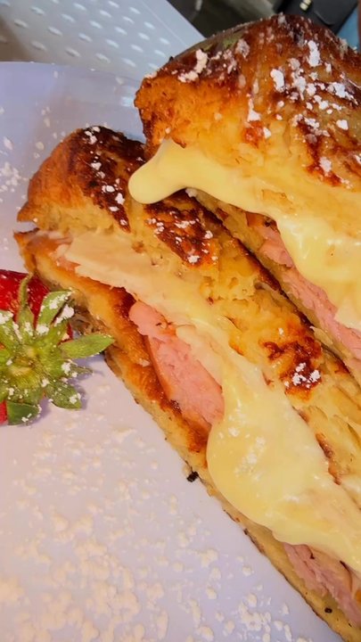 Lela's Eatery - Lelas monte cristo sándwich - Desserts Near Me - San Juan, Puerto Rico