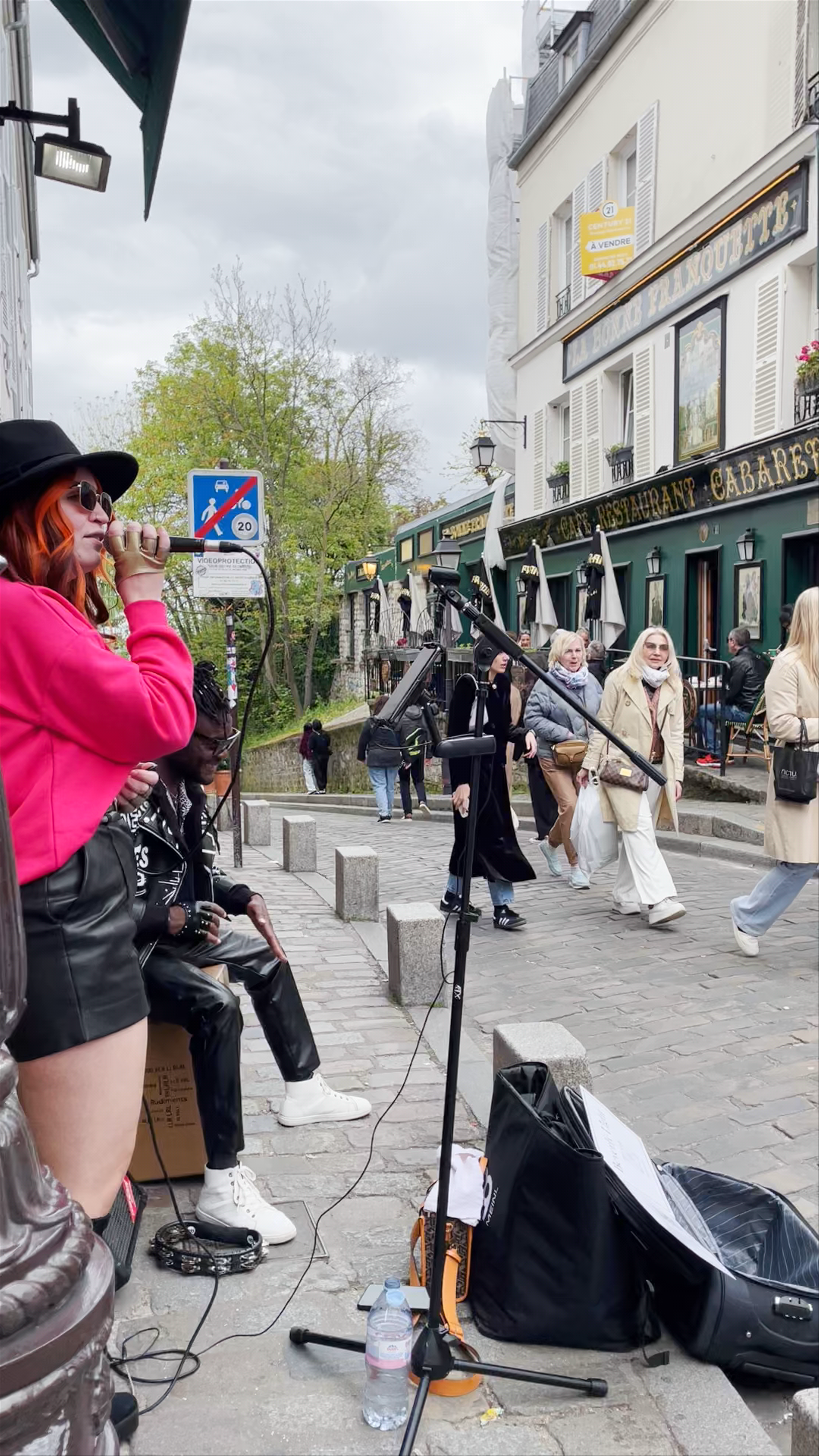 Street Music Vibes at Galerie Butte Montmartre, Paris
