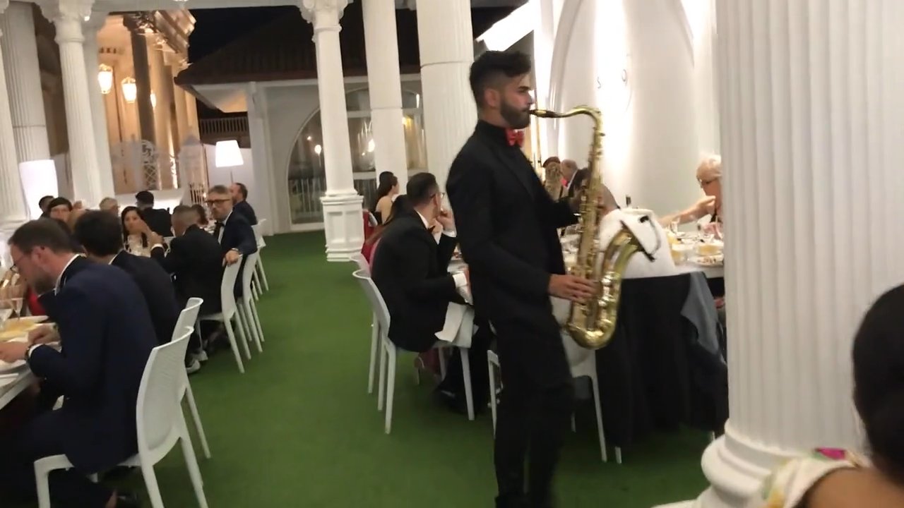 Toni On Sax - Mas Que Nada - video