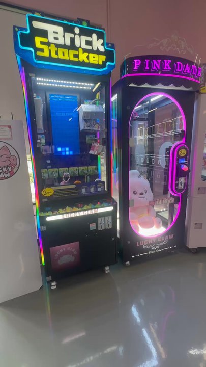 Lucky Claw - Lucky Klaw perfect for a little quick pick me up for the kiddos. Very nice and clean inside! Prizes adorable. - Arcades Near Me - Rancho Cucamonga, California