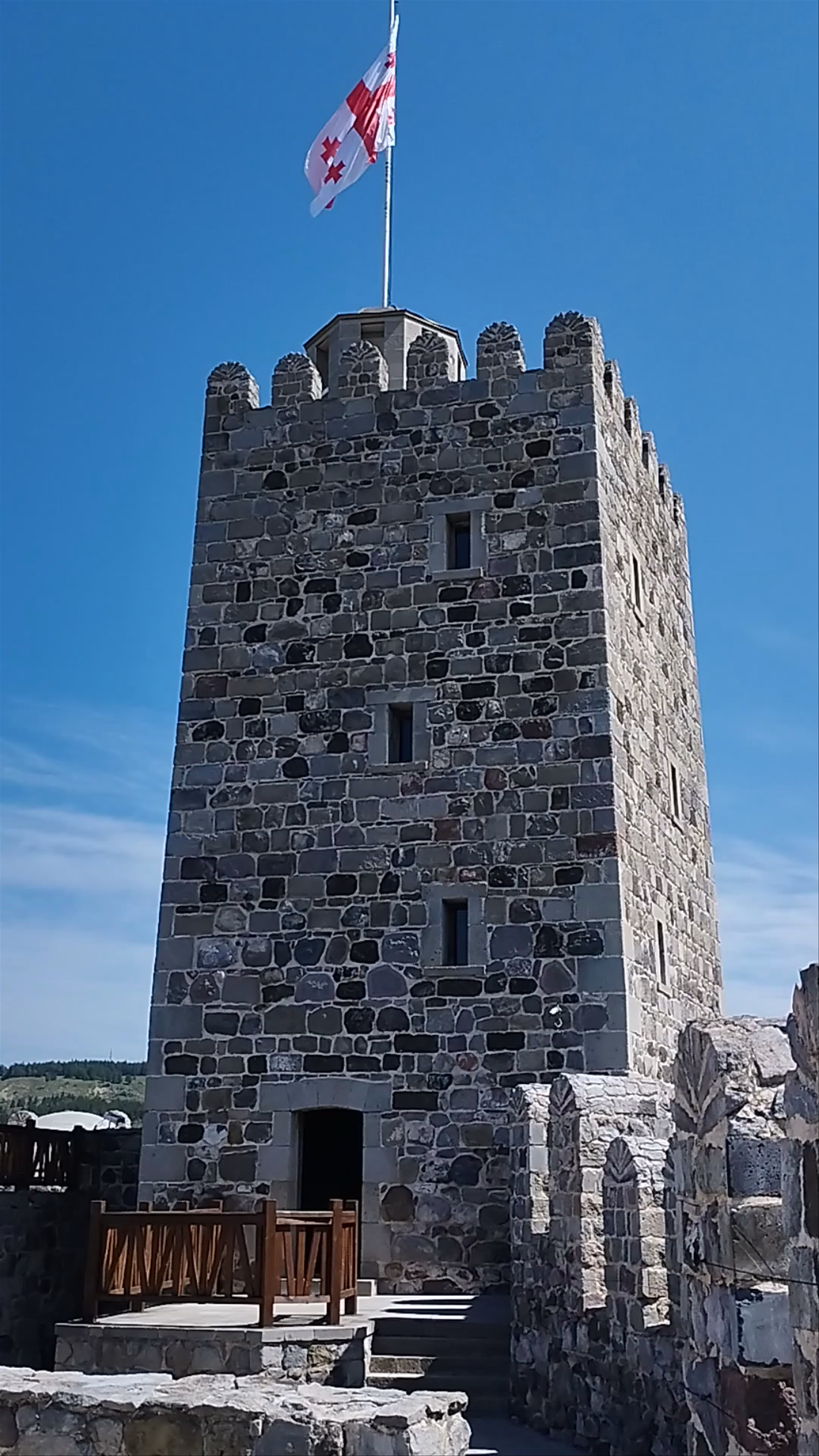 Lomsia Castle