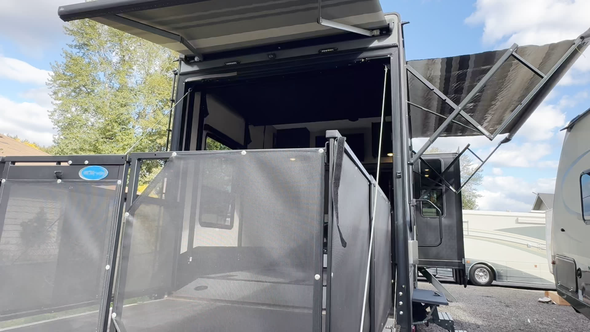 Truck City RV - #20093A - 2017 Keystone Fuzion 417 Toy hauler