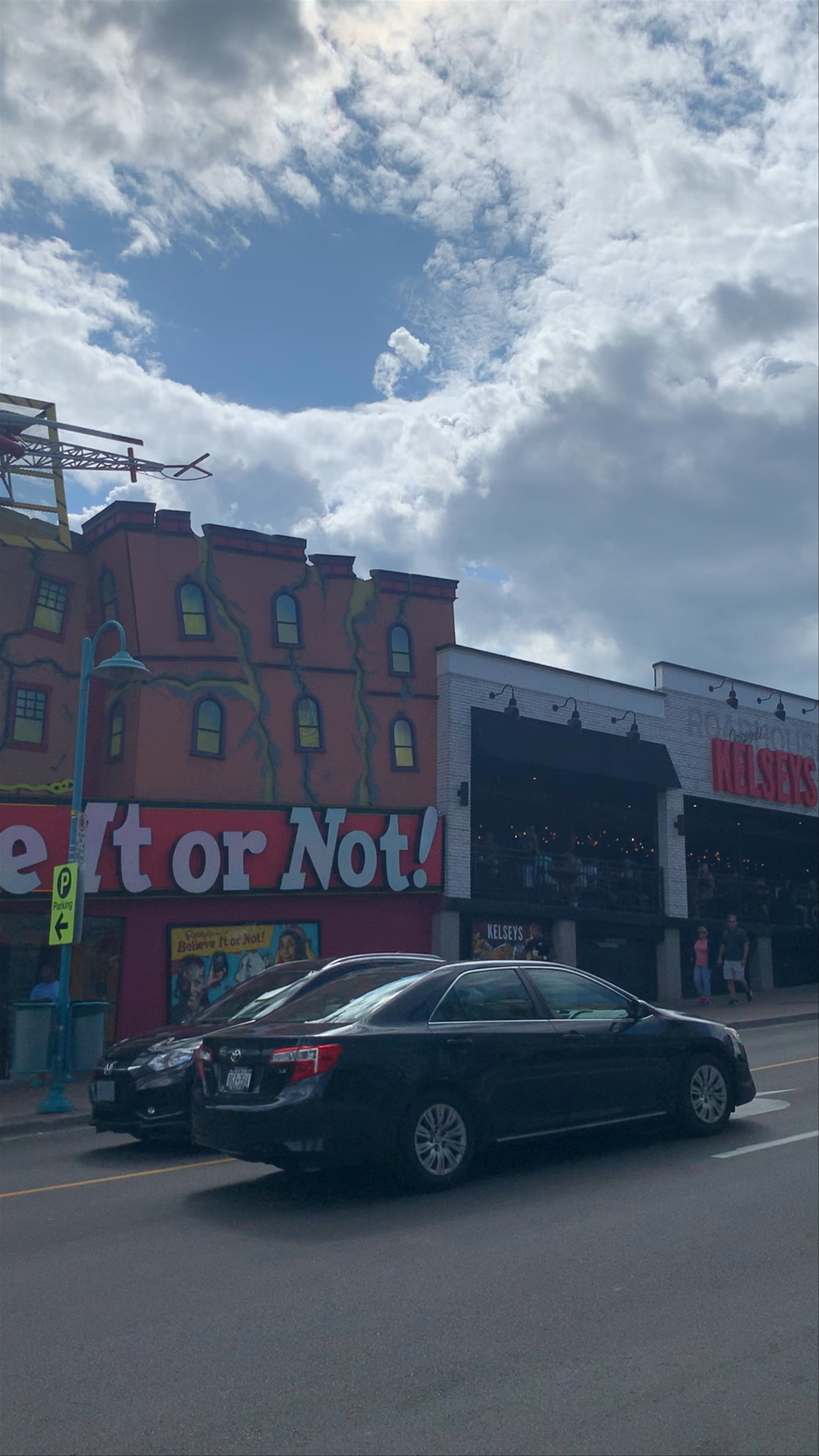 Clifton Hill: Vibrant Entertainment District in Niagara Falls, Ontario