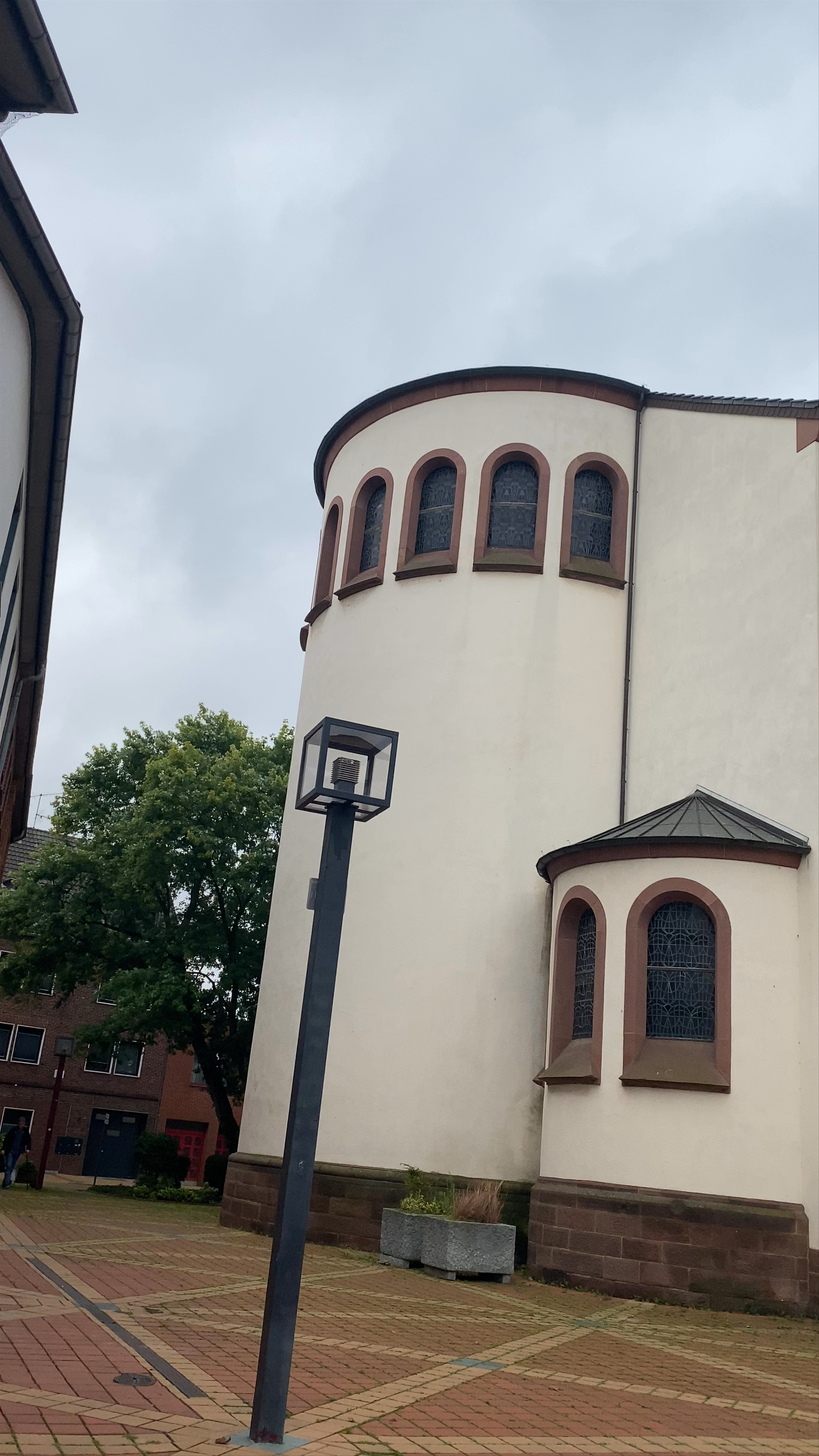 Exploring Propsteipfarrkirche St. Mariä Himmelfahrt in Jülich, Germany